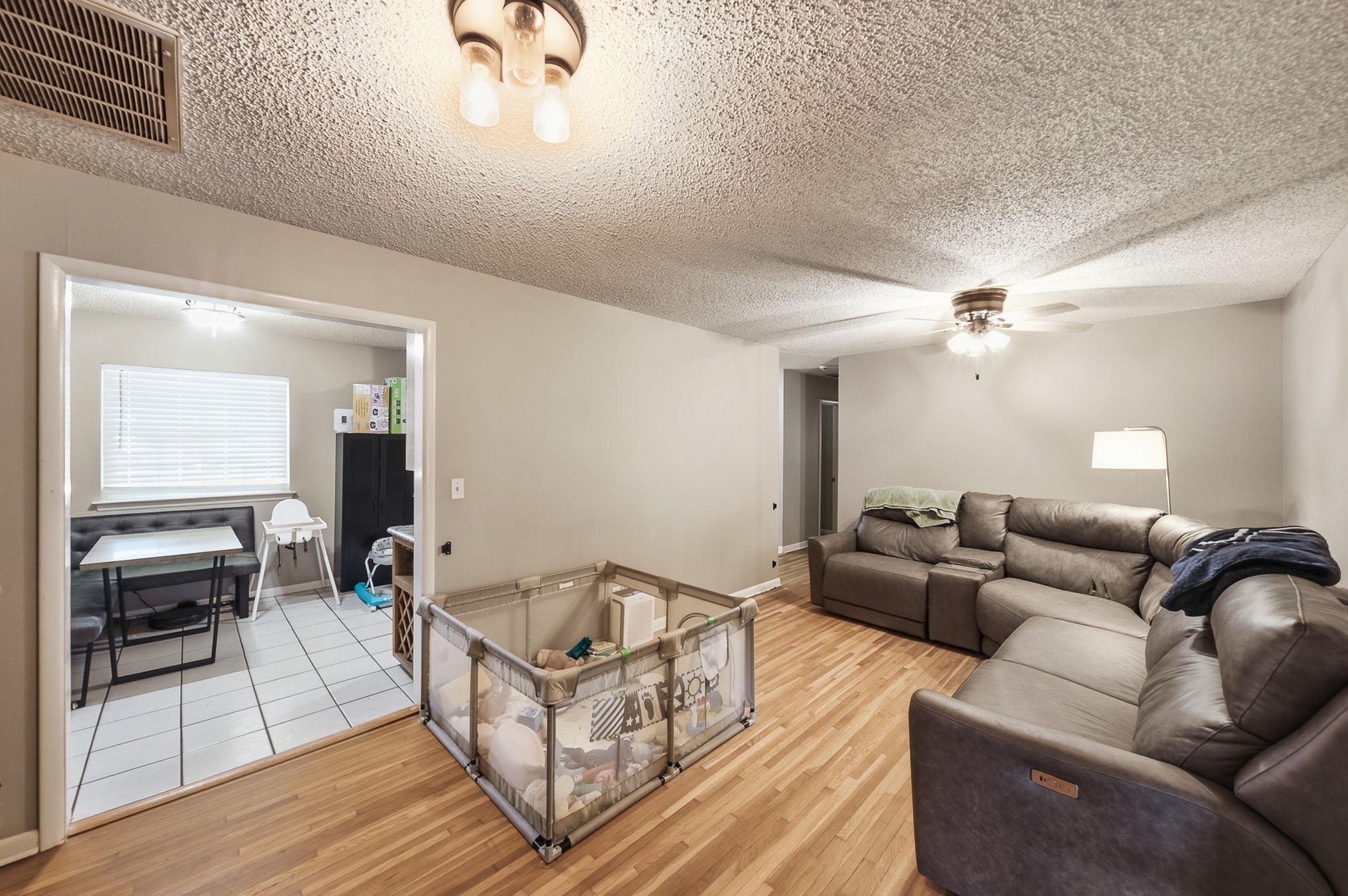 4513 S Zenith Avenue Property Photo 6