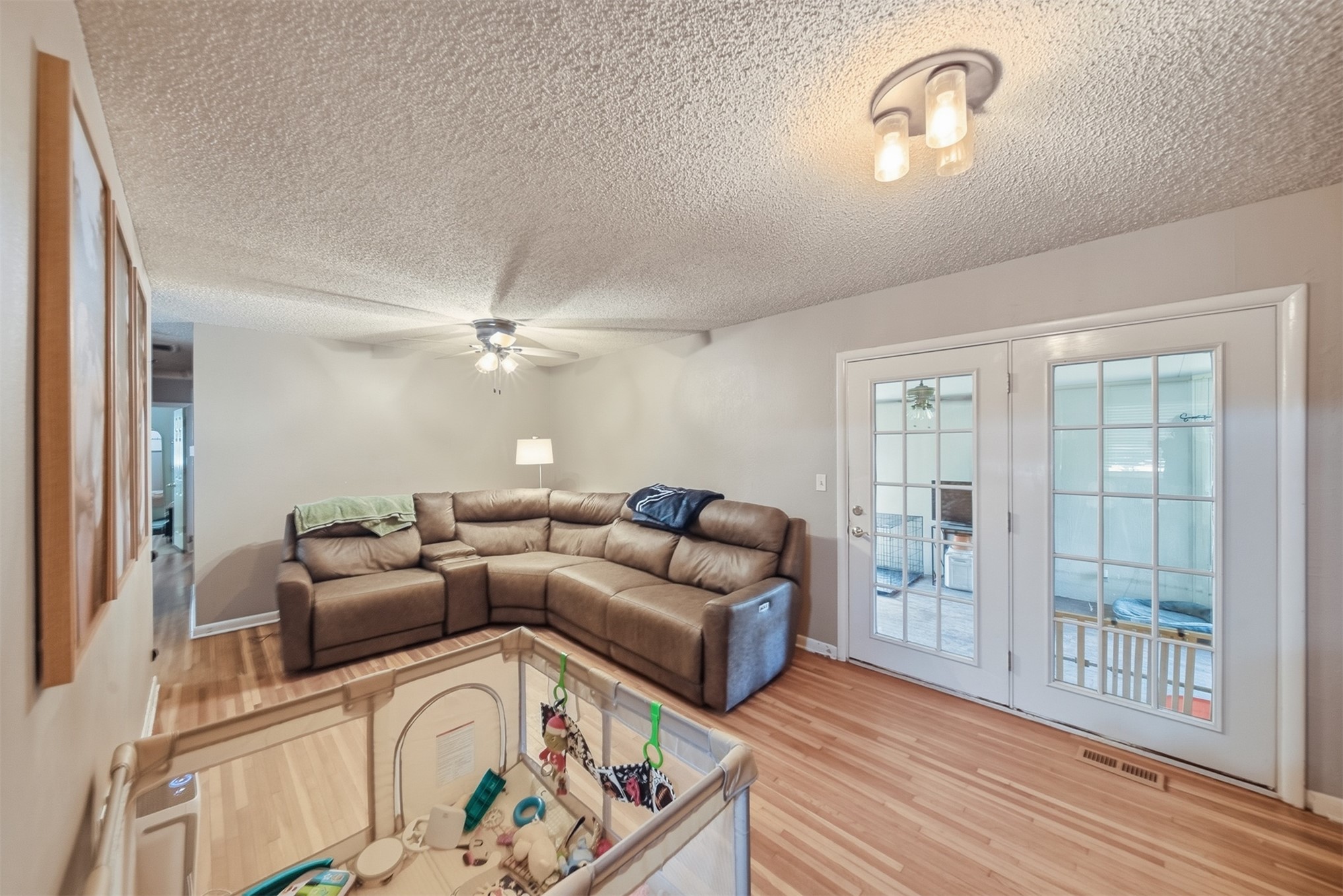 4513 S Zenith Avenue Property Photo 8