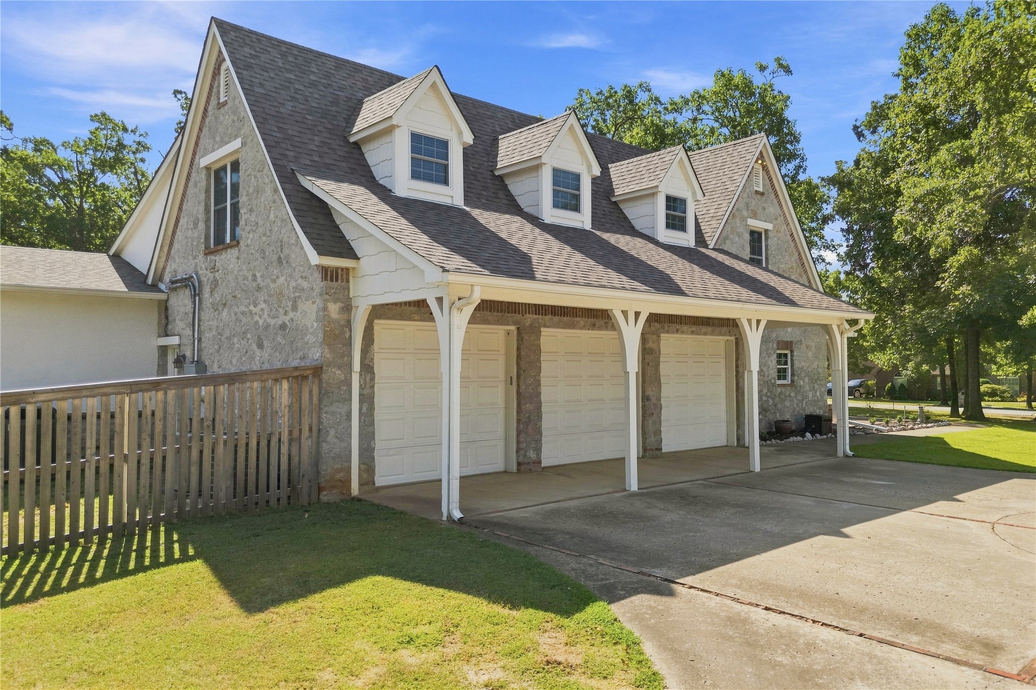 18745 Timberlake Drive Property Photo 2