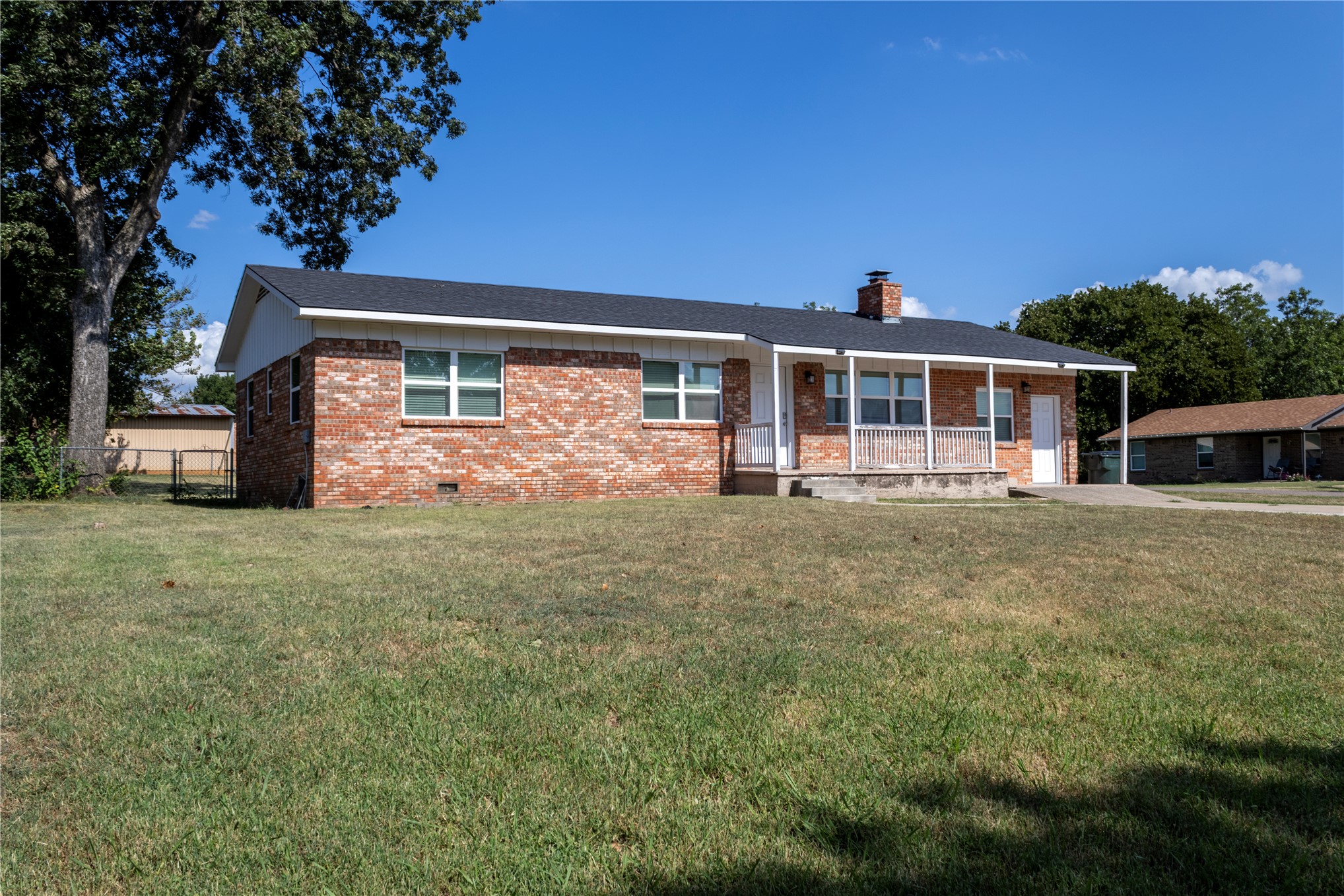 1204 Nw Gaye Street Property Photo 3