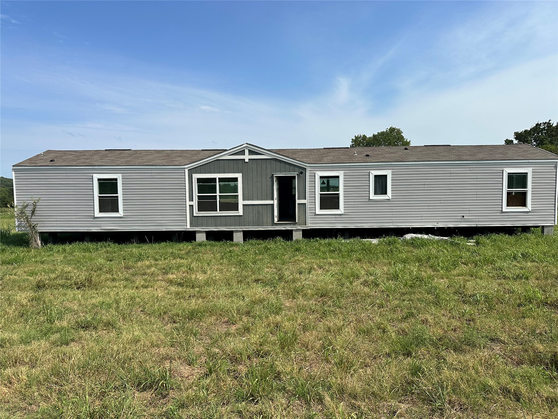 123 E 1215 Road Property Photo 1