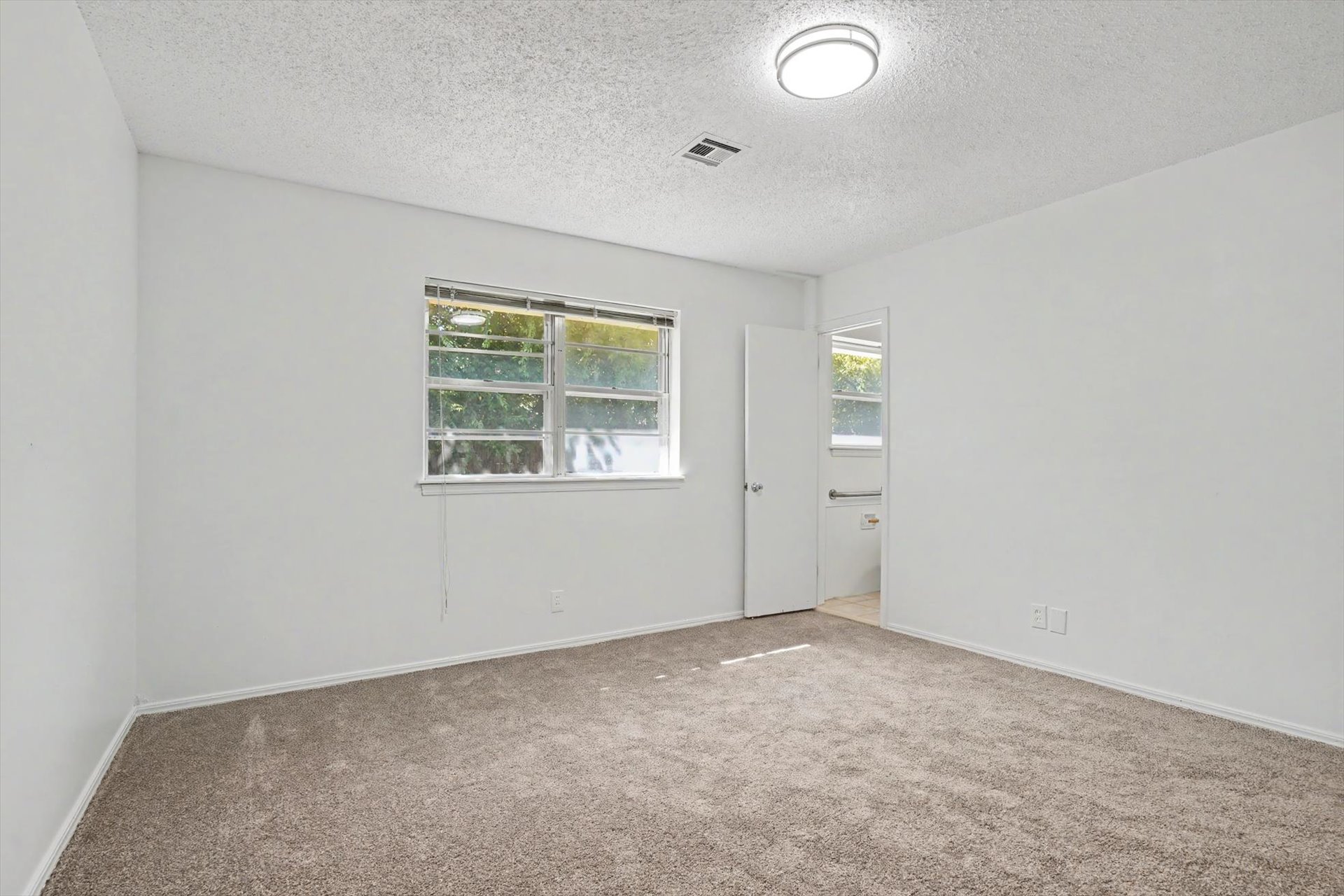 1544 S 69th East Avenue Property Photo 28