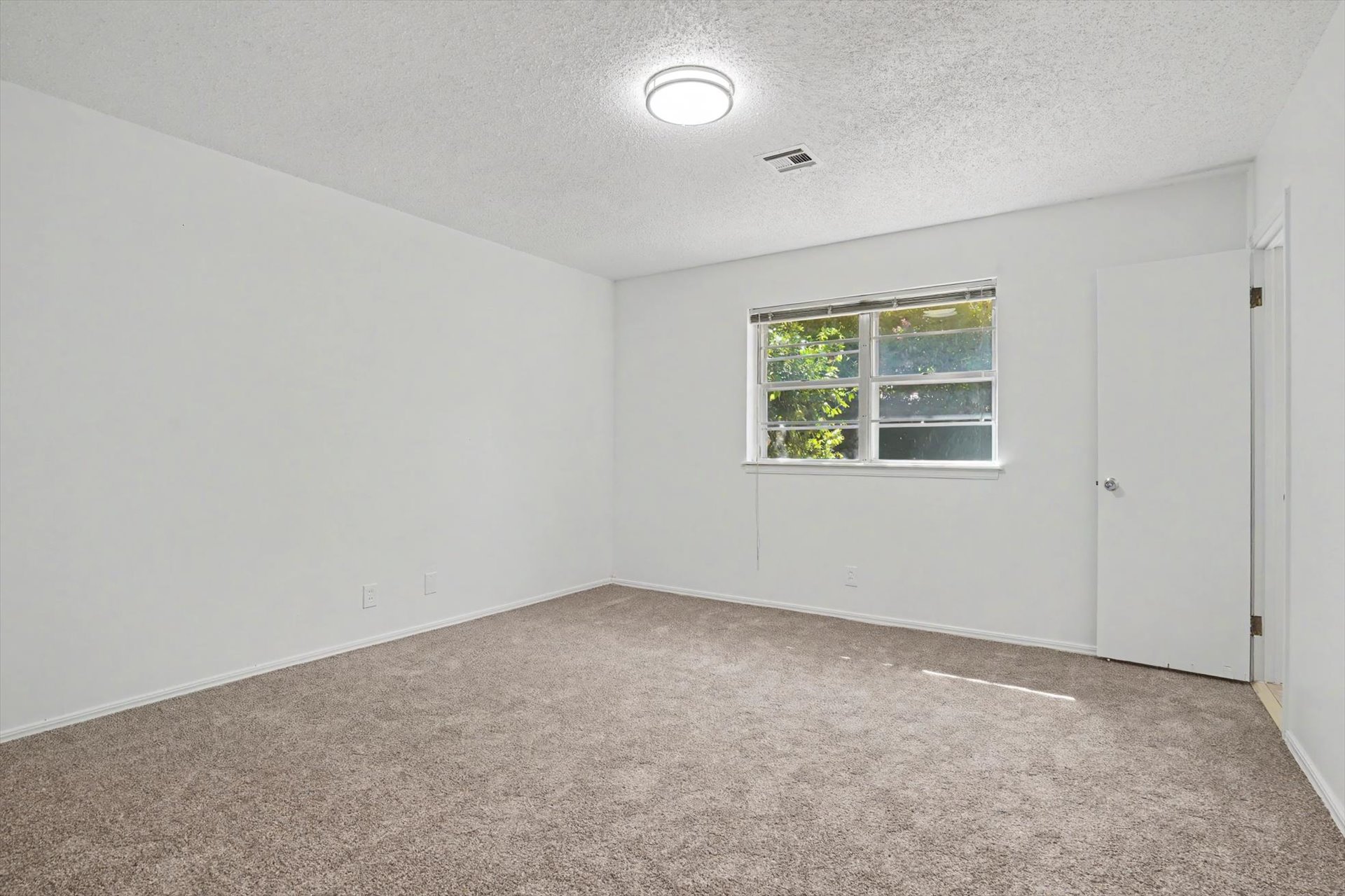 1544 S 69th East Avenue Property Photo 28