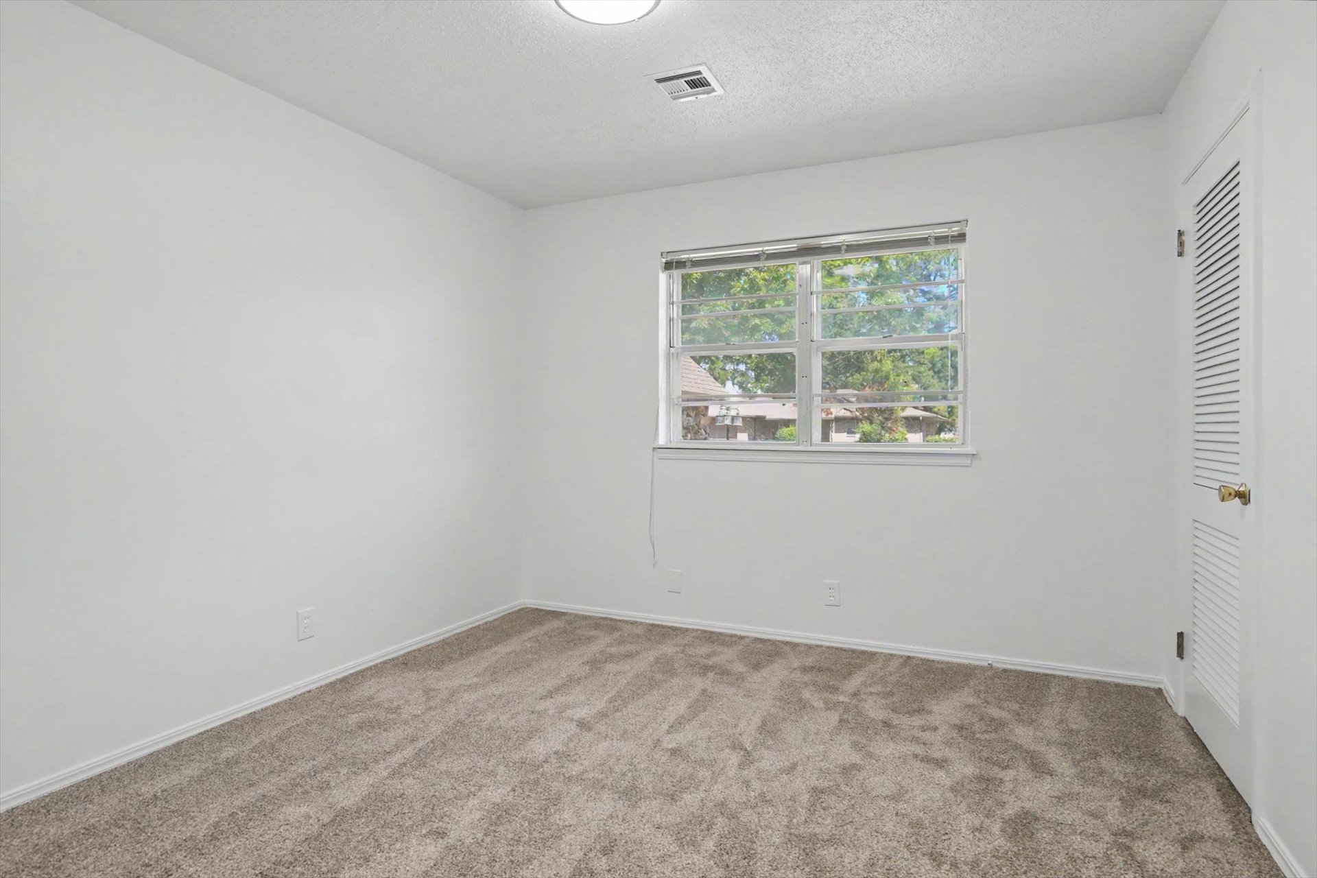 1544 S 69th East Avenue Property Photo 41