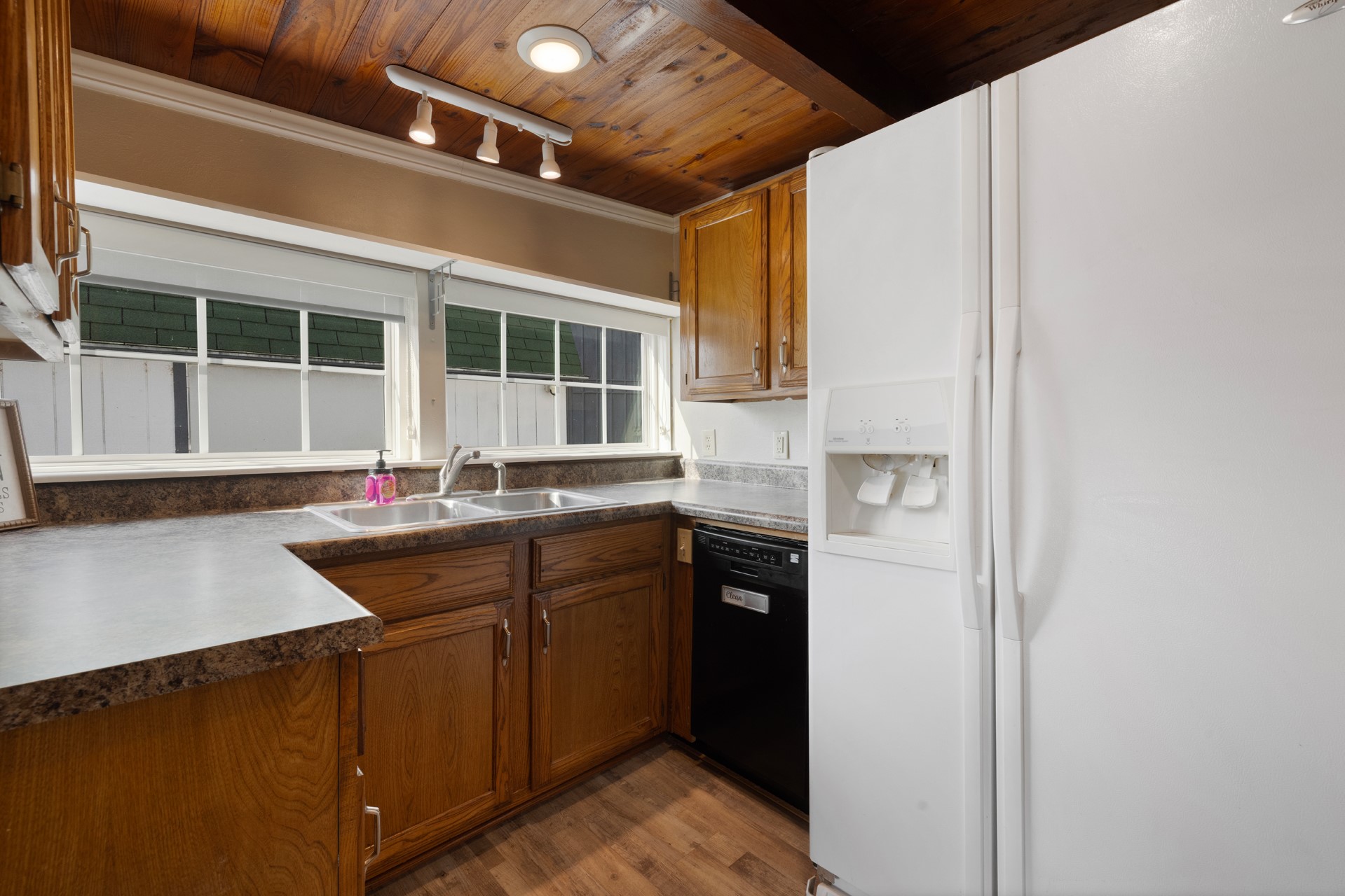 1068 Lakeside Property Photo 10