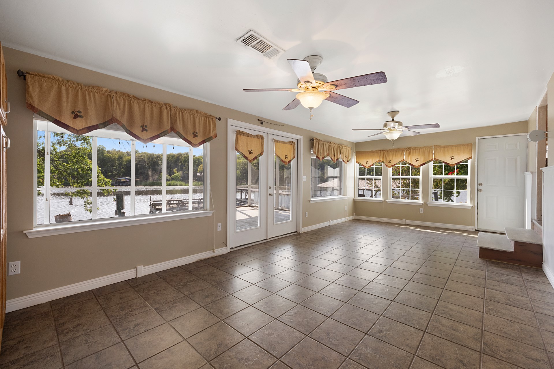 1068 Lakeside Property Photo 14