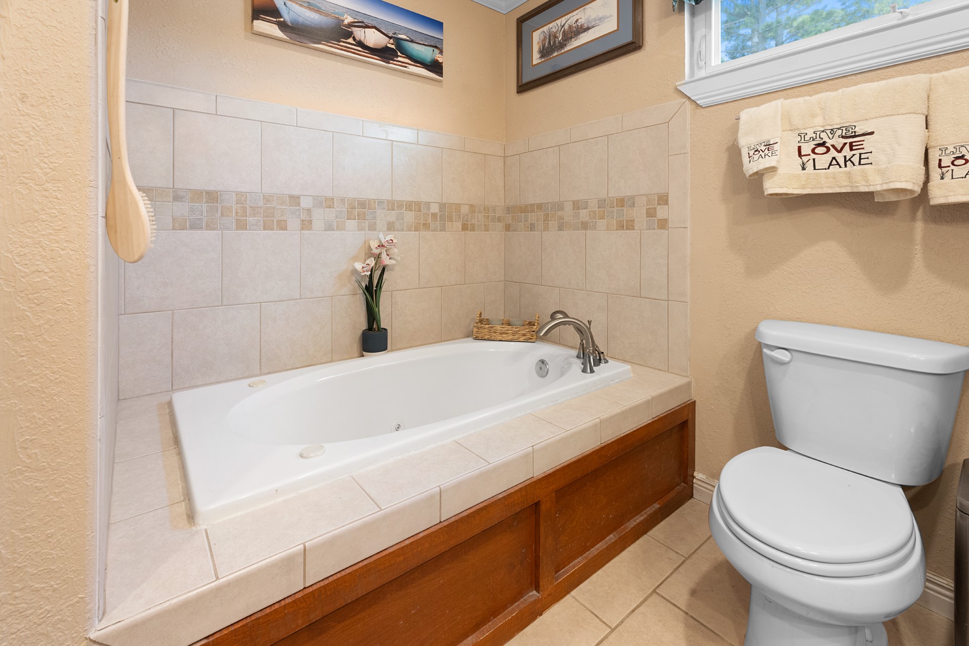 1068 Lakeside Property Photo 23