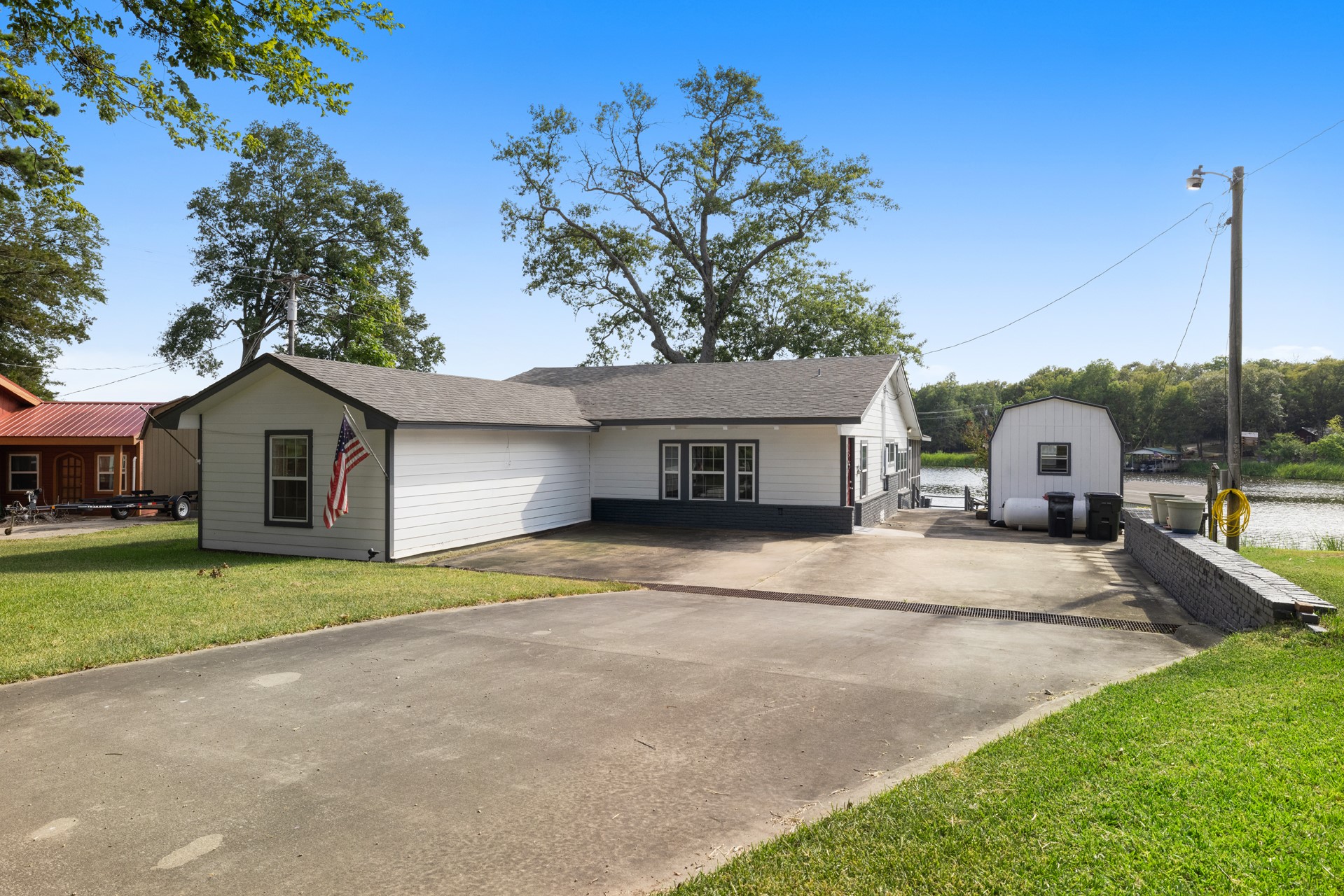 1068 Lakeside Property Photo 30