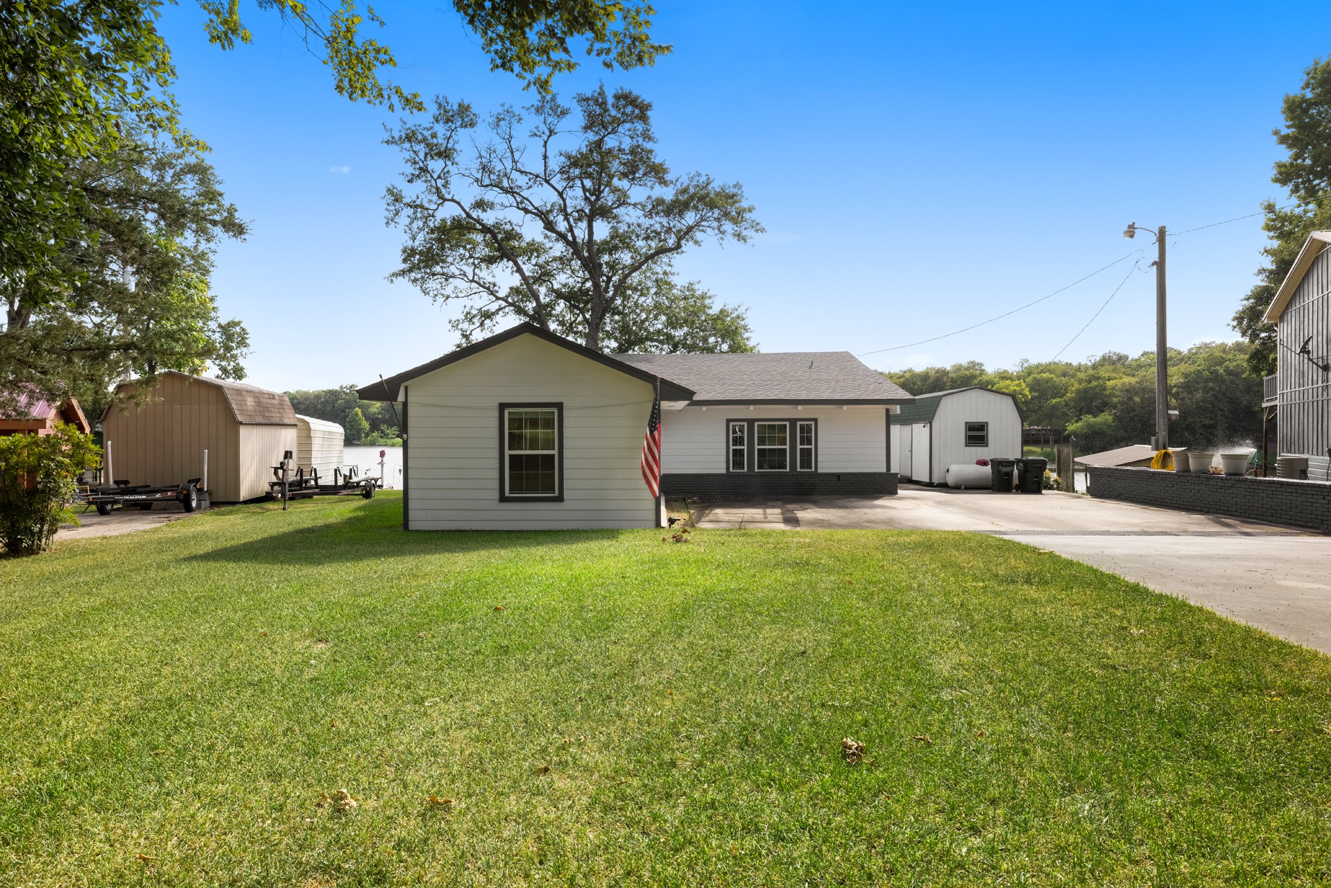 1068 Lakeside Property Photo 31