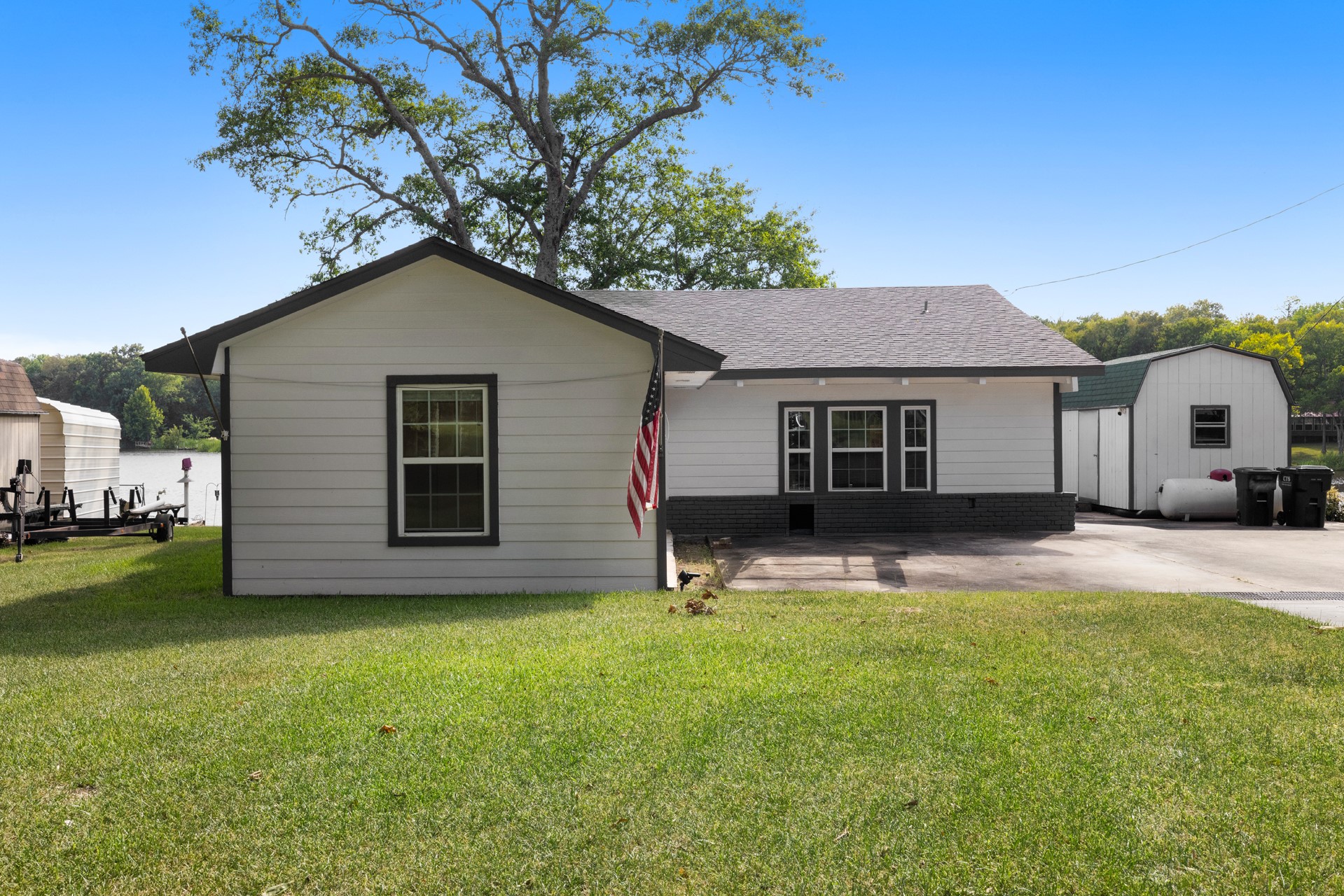 1068 Lakeside Property Photo 32