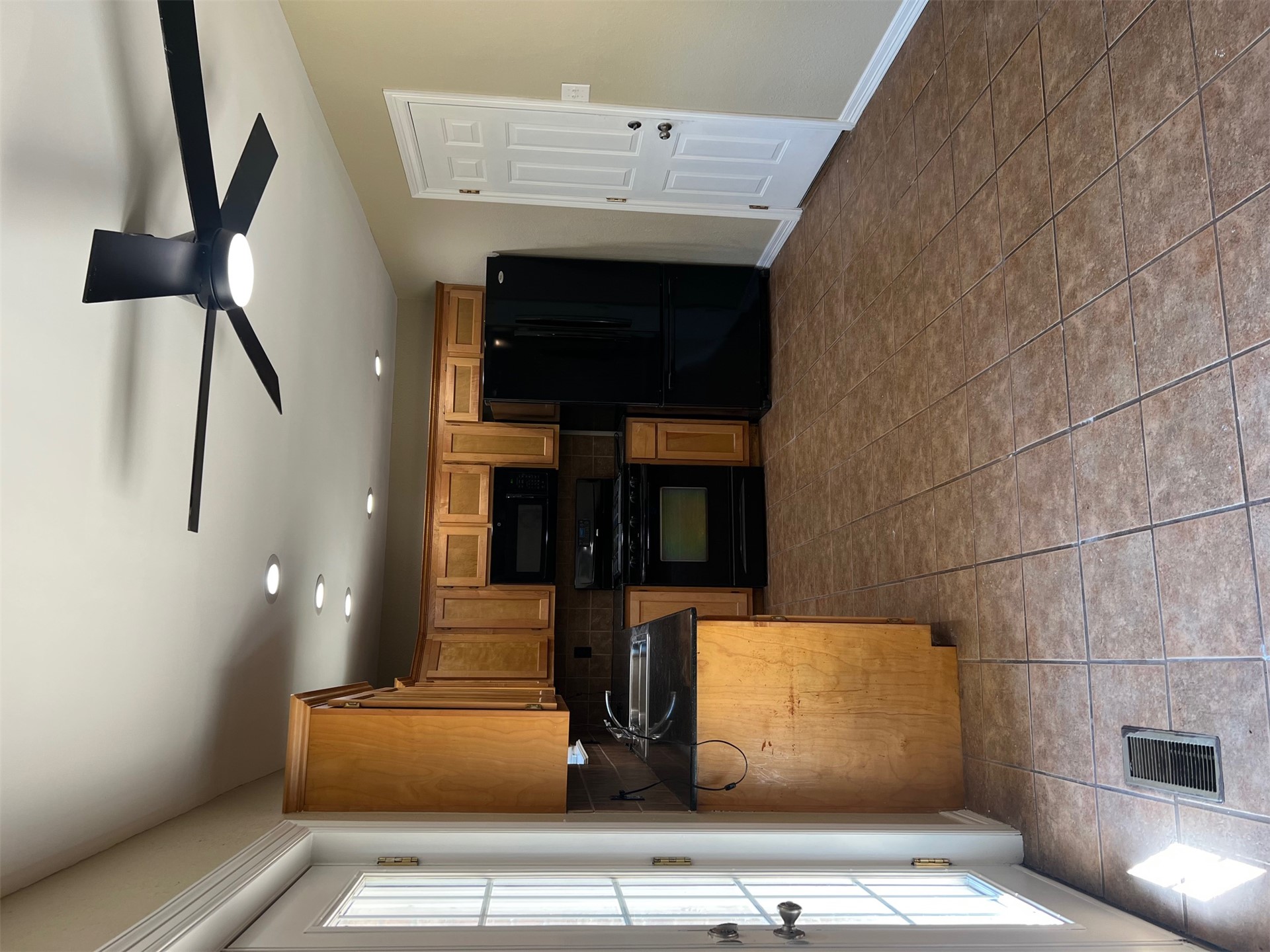 538 E 138th Place Property Photo 3