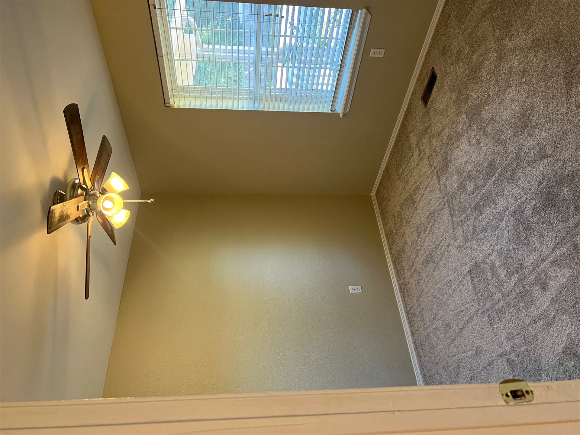 538 E 138th Place Property Photo 6