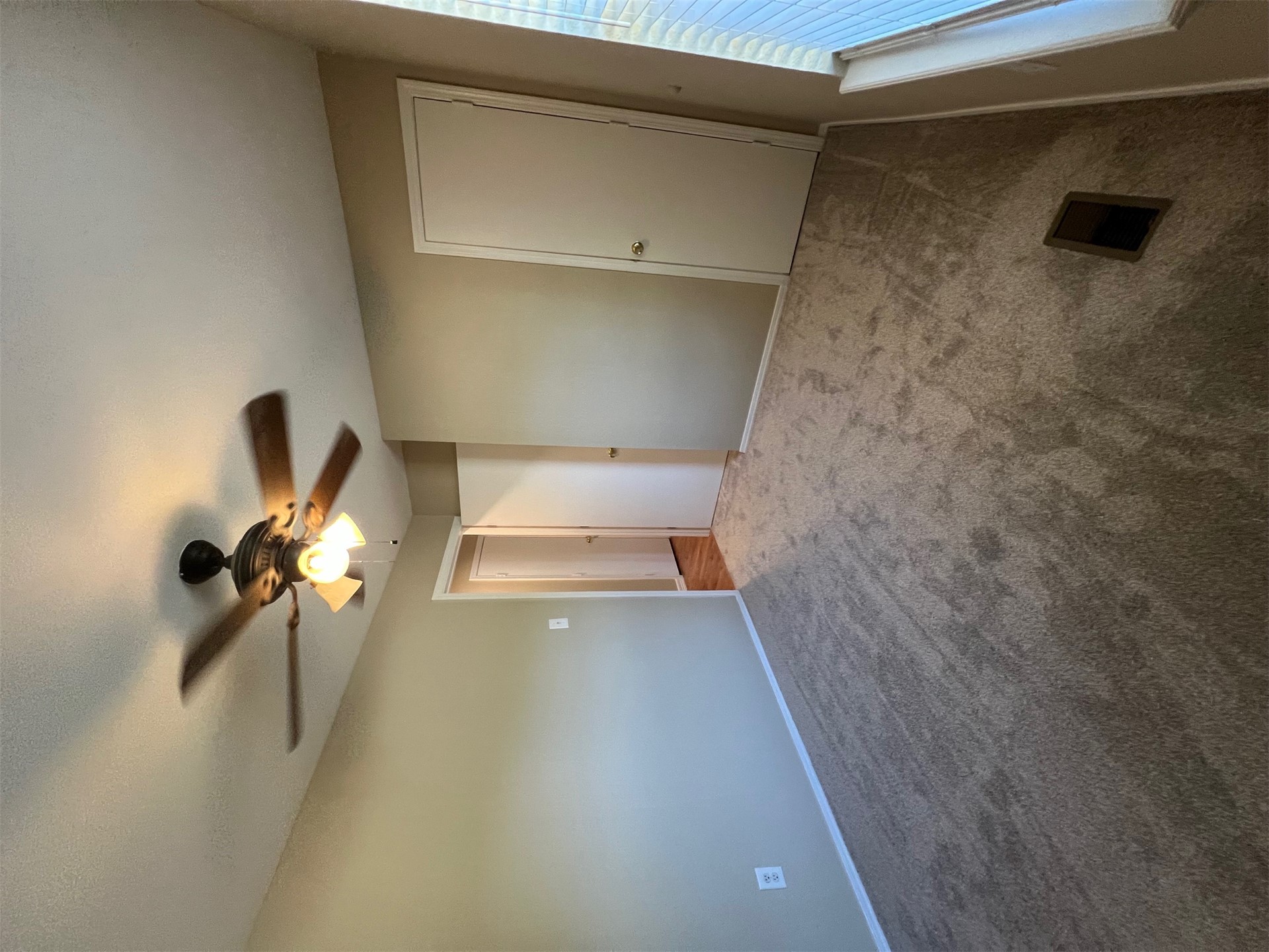 538 E 138th Place Property Photo 7