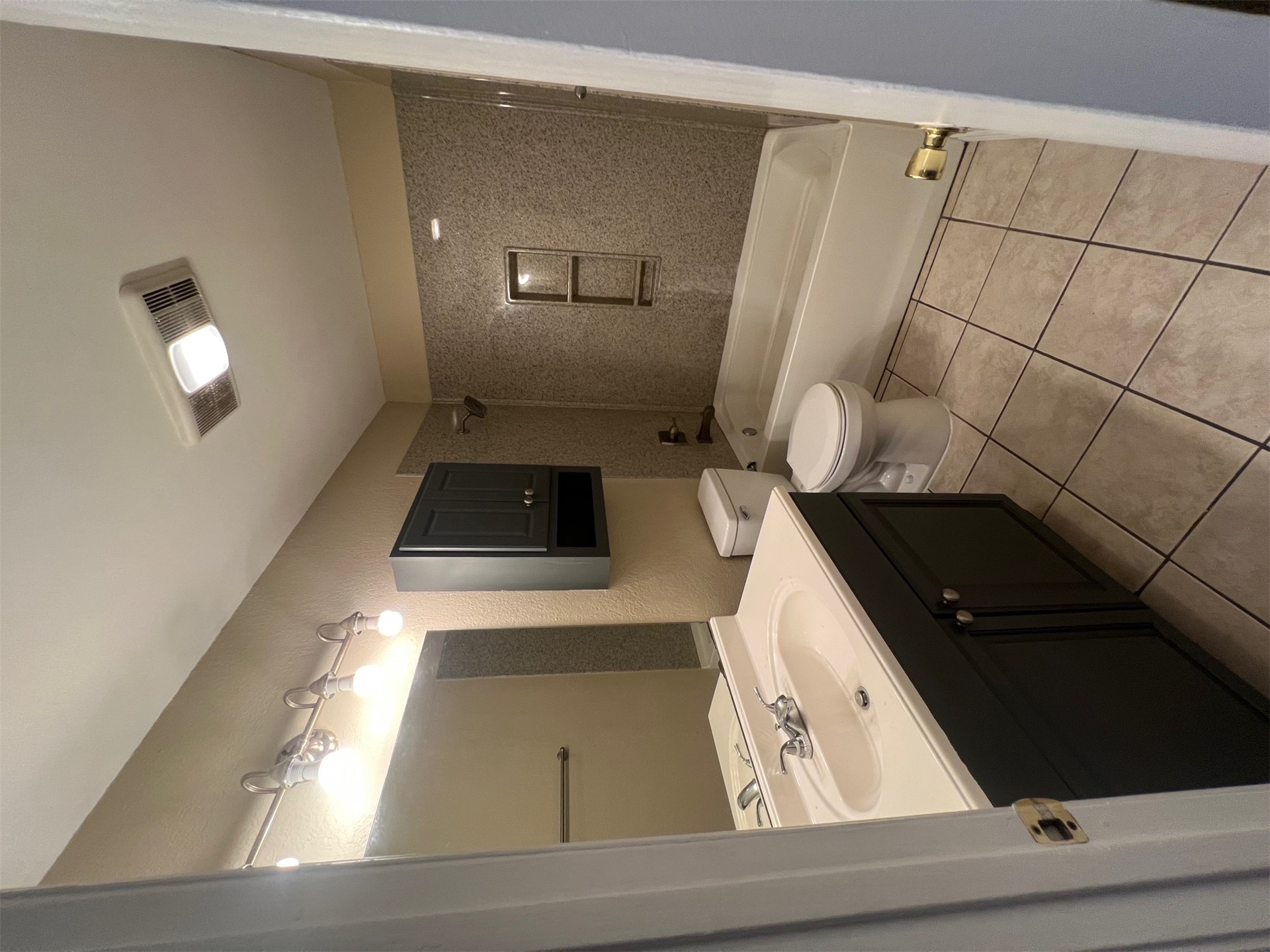 538 E 138th Place Property Photo 8