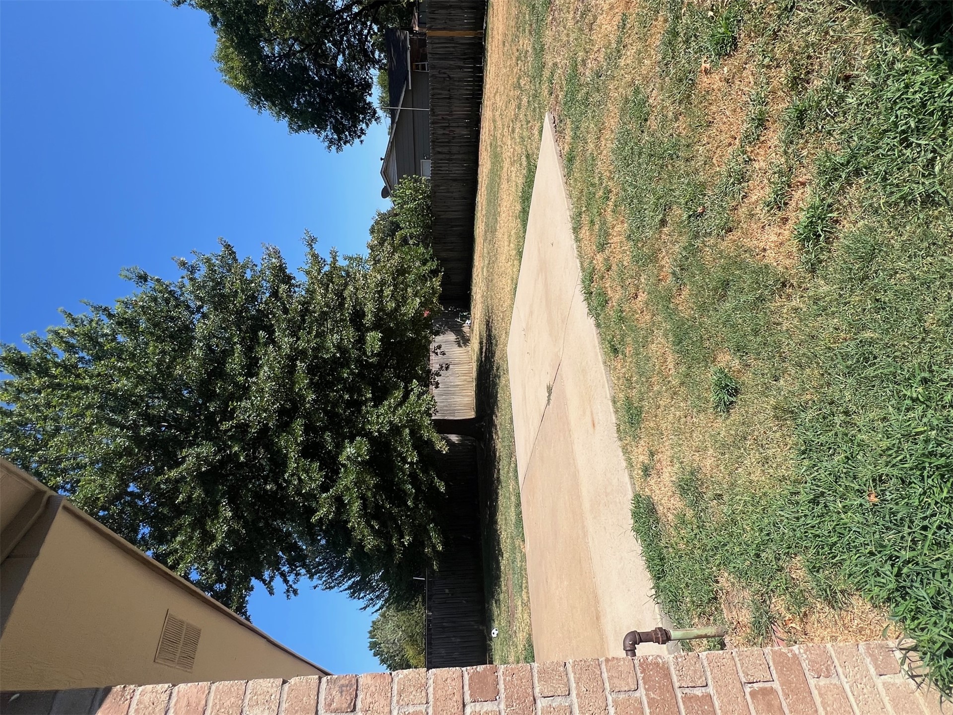 538 E 138th Place Property Photo 13