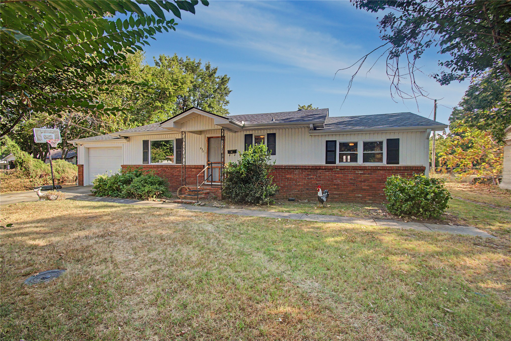 820 W Jefferson Avenue Property Photo 2
