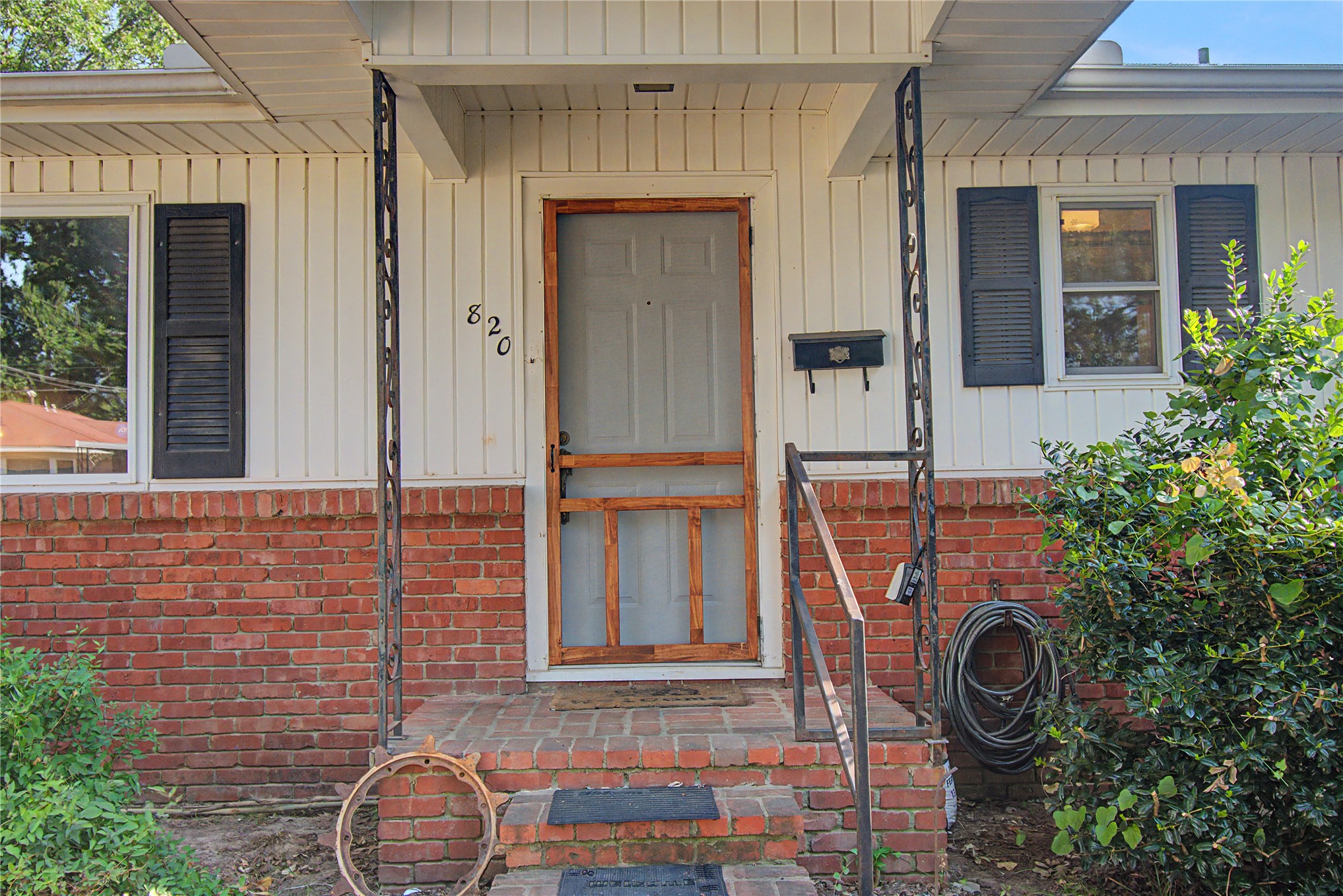 820 W Jefferson Avenue Property Photo 4