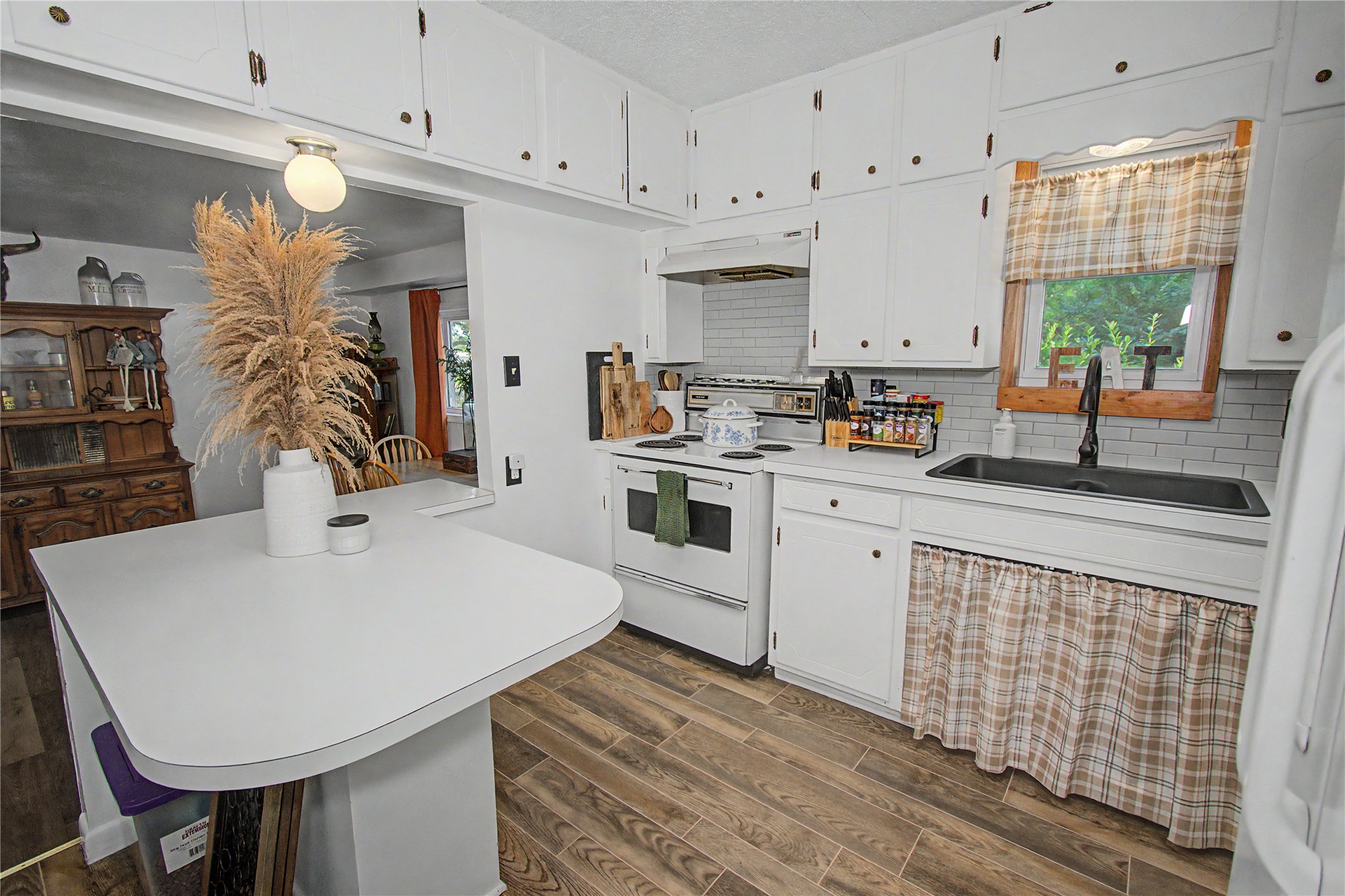 820 W Jefferson Avenue Property Photo 9