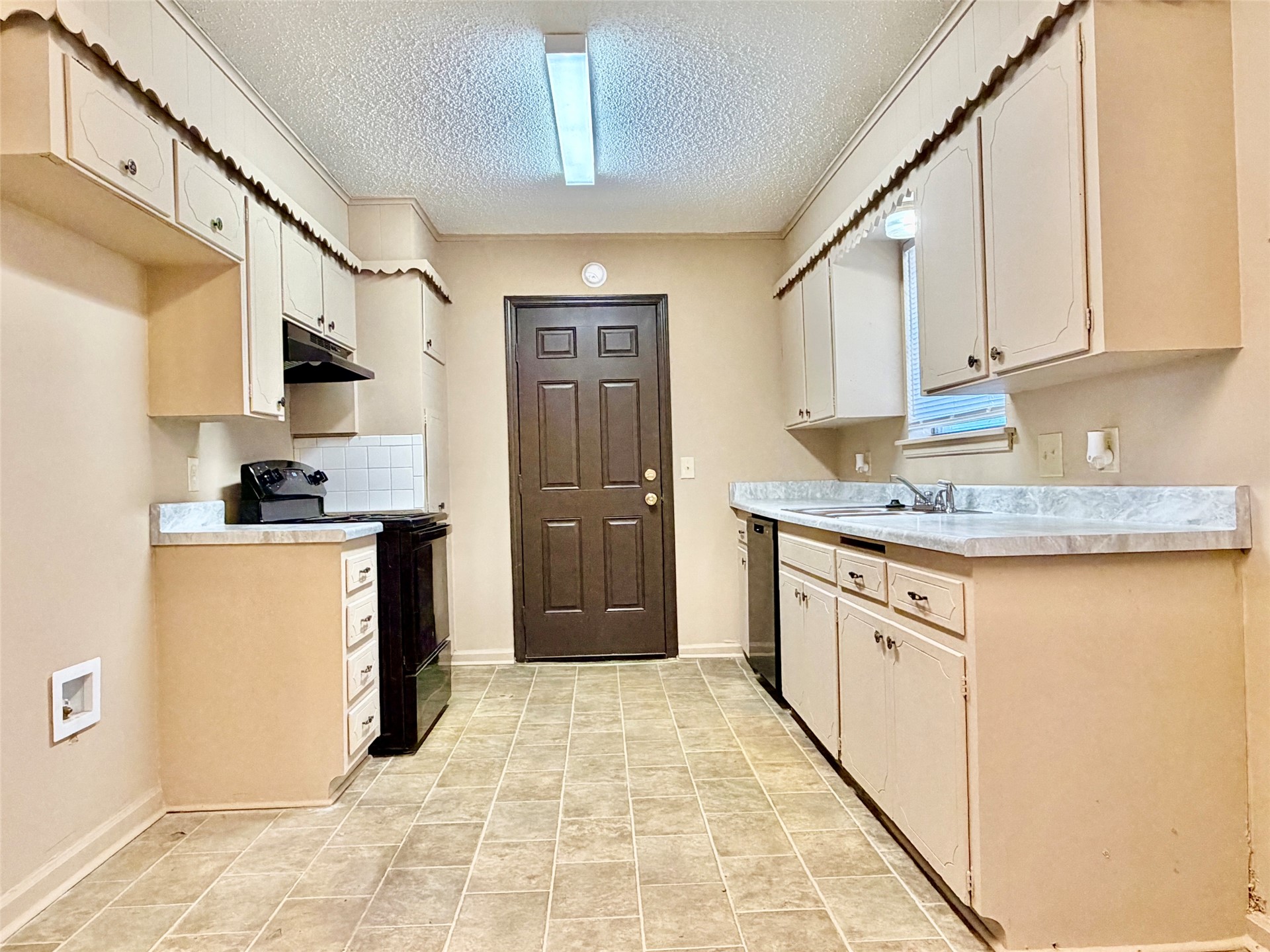 12047 E 34th Street Property Photo 4