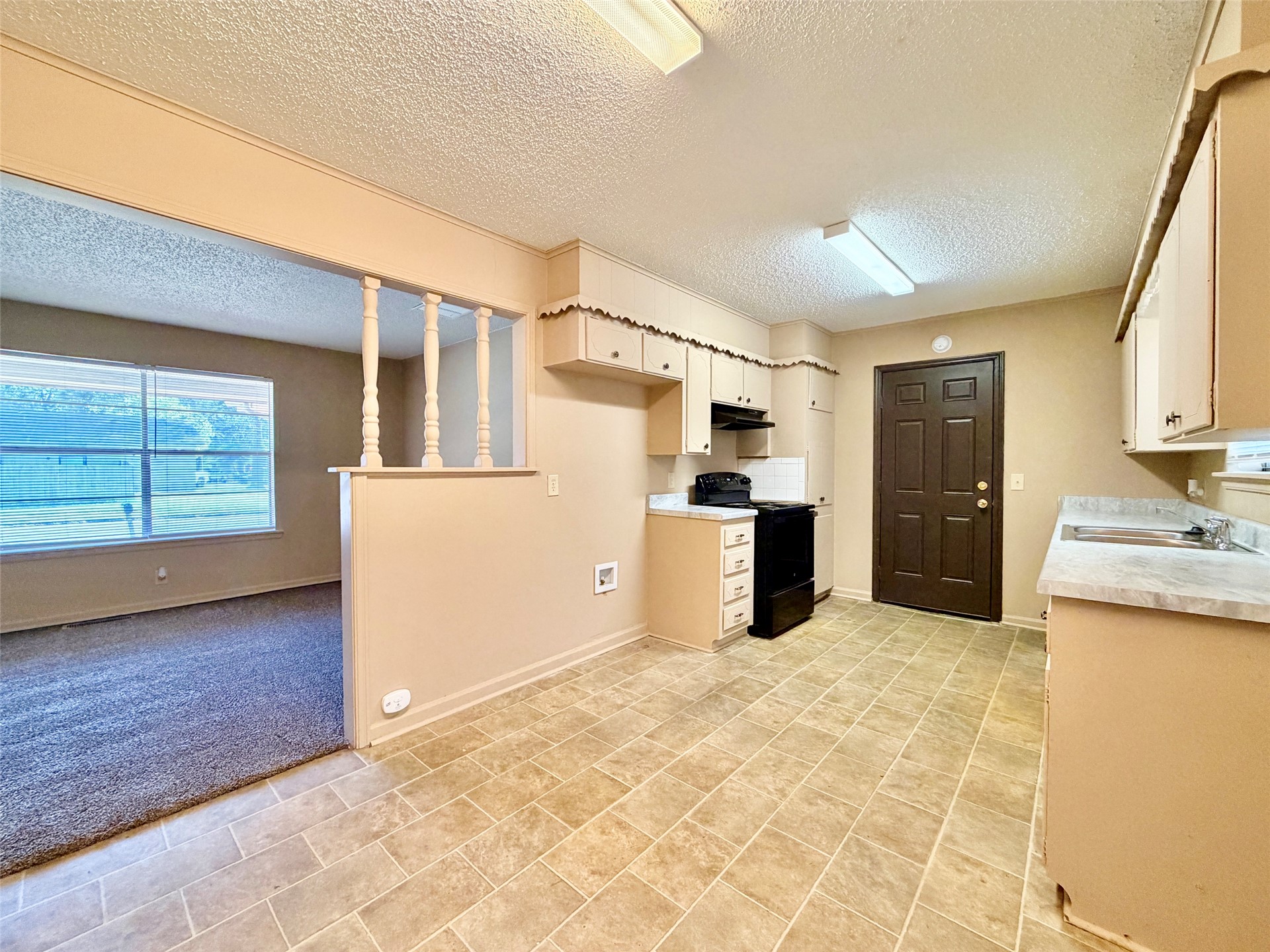 12047 E 34th Street Property Photo 5