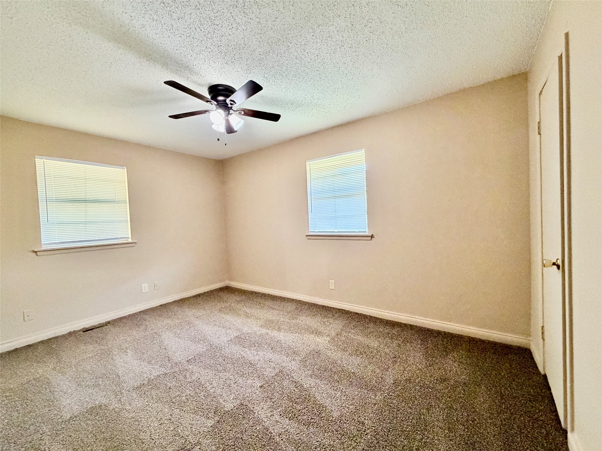 12047 E 34th Street Property Photo 8