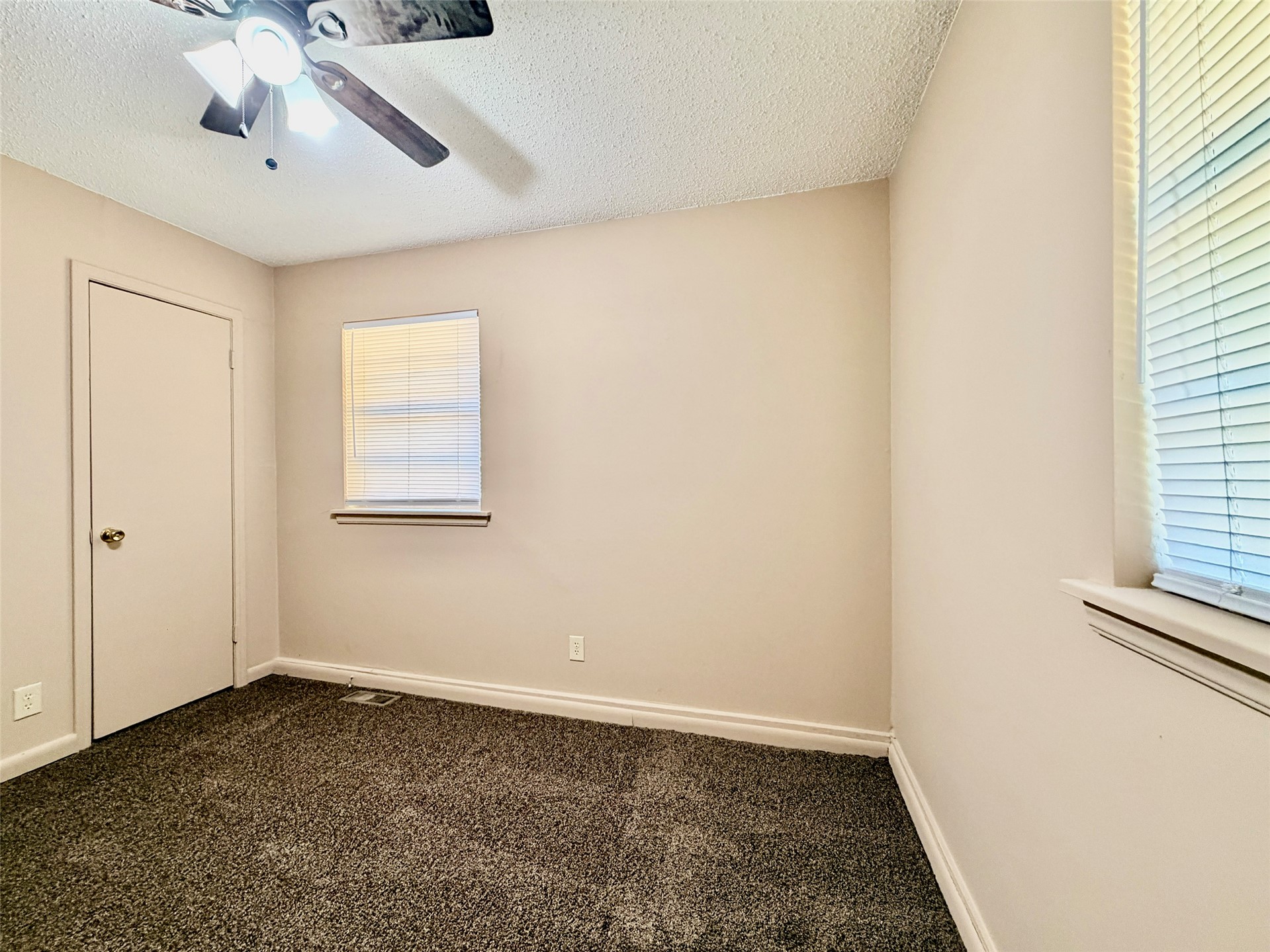 12047 E 34th Street Property Photo 11