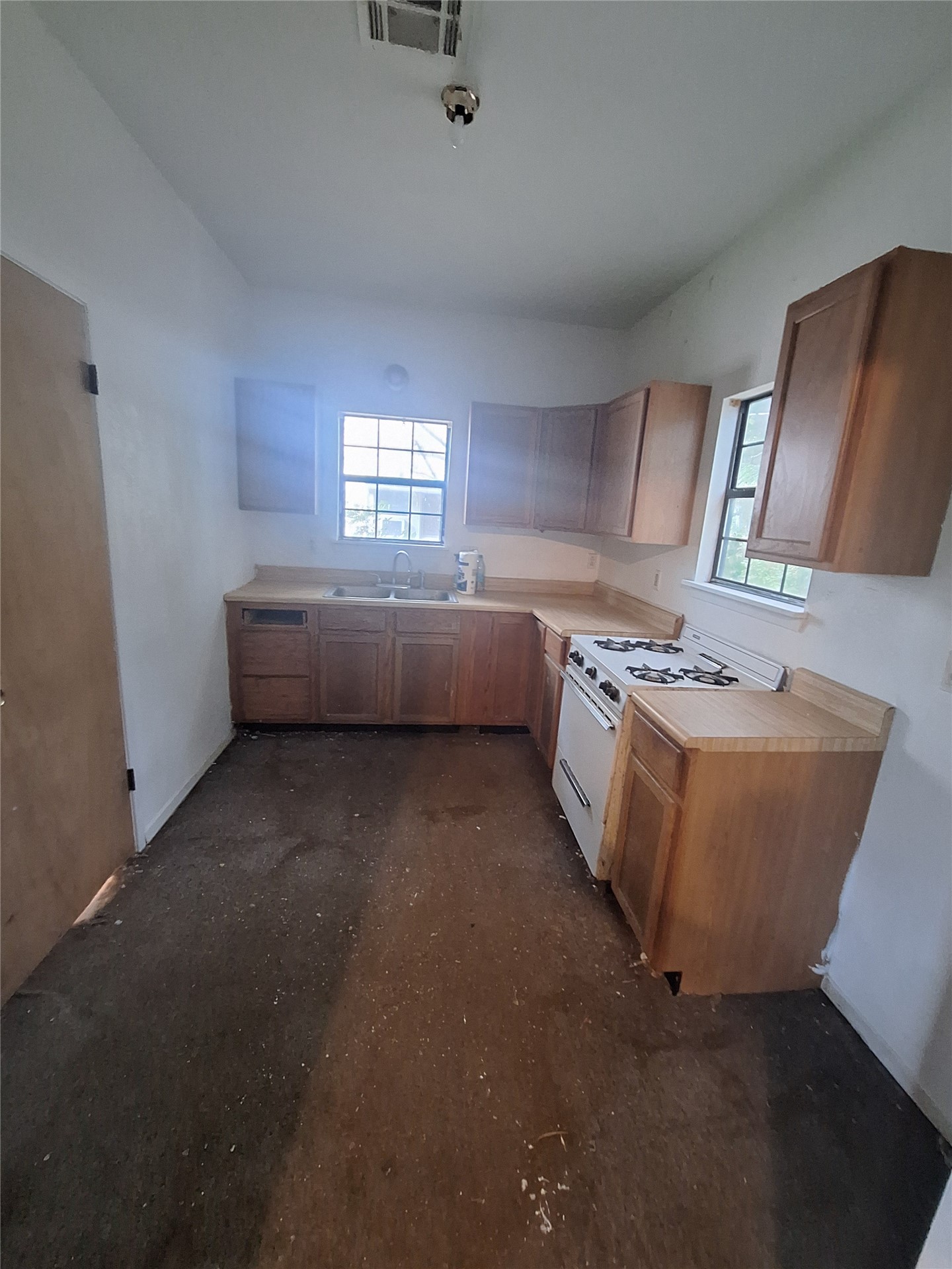 408 N J Street Property Photo 5
