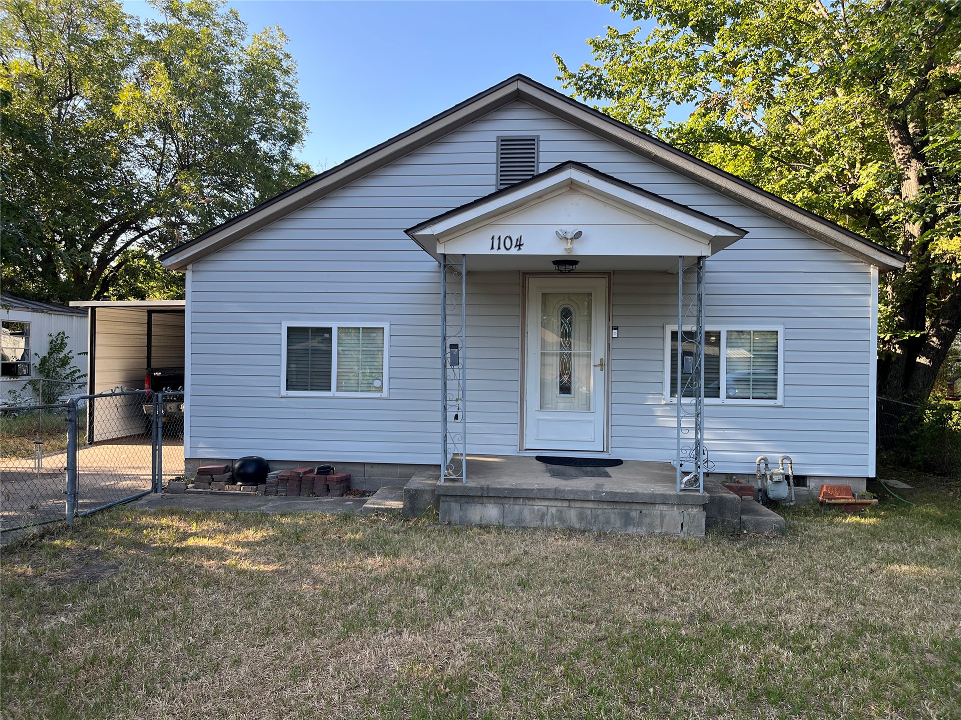 1104 Harris Property Photo 1