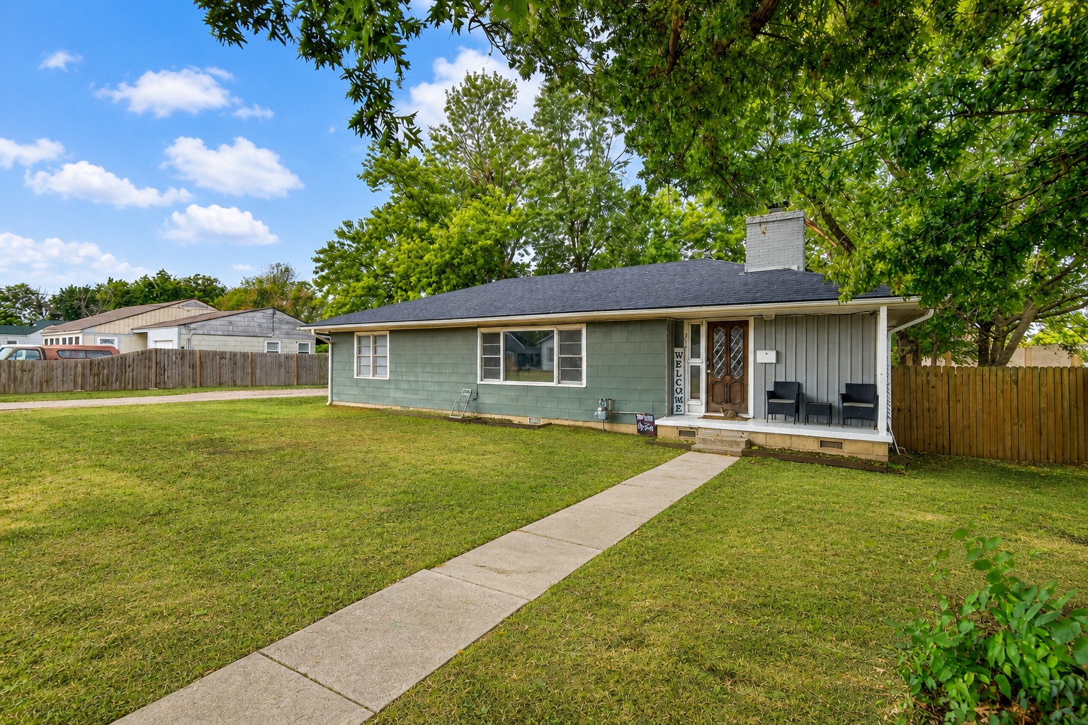 211 Se Queenstown Avenue Property Photo 2