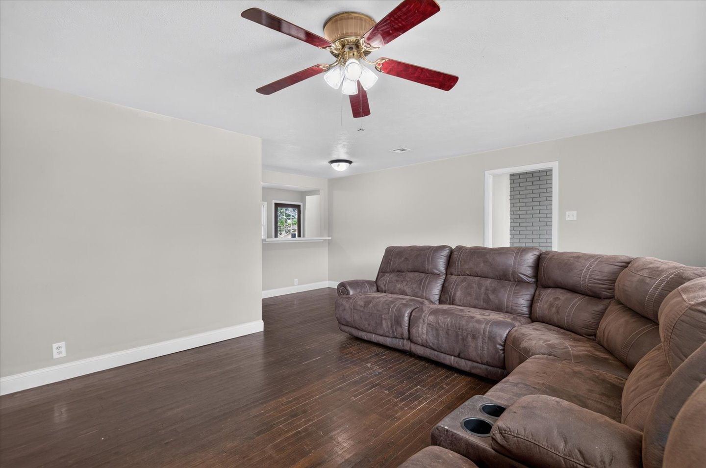 211 Se Queenstown Avenue Property Photo 6