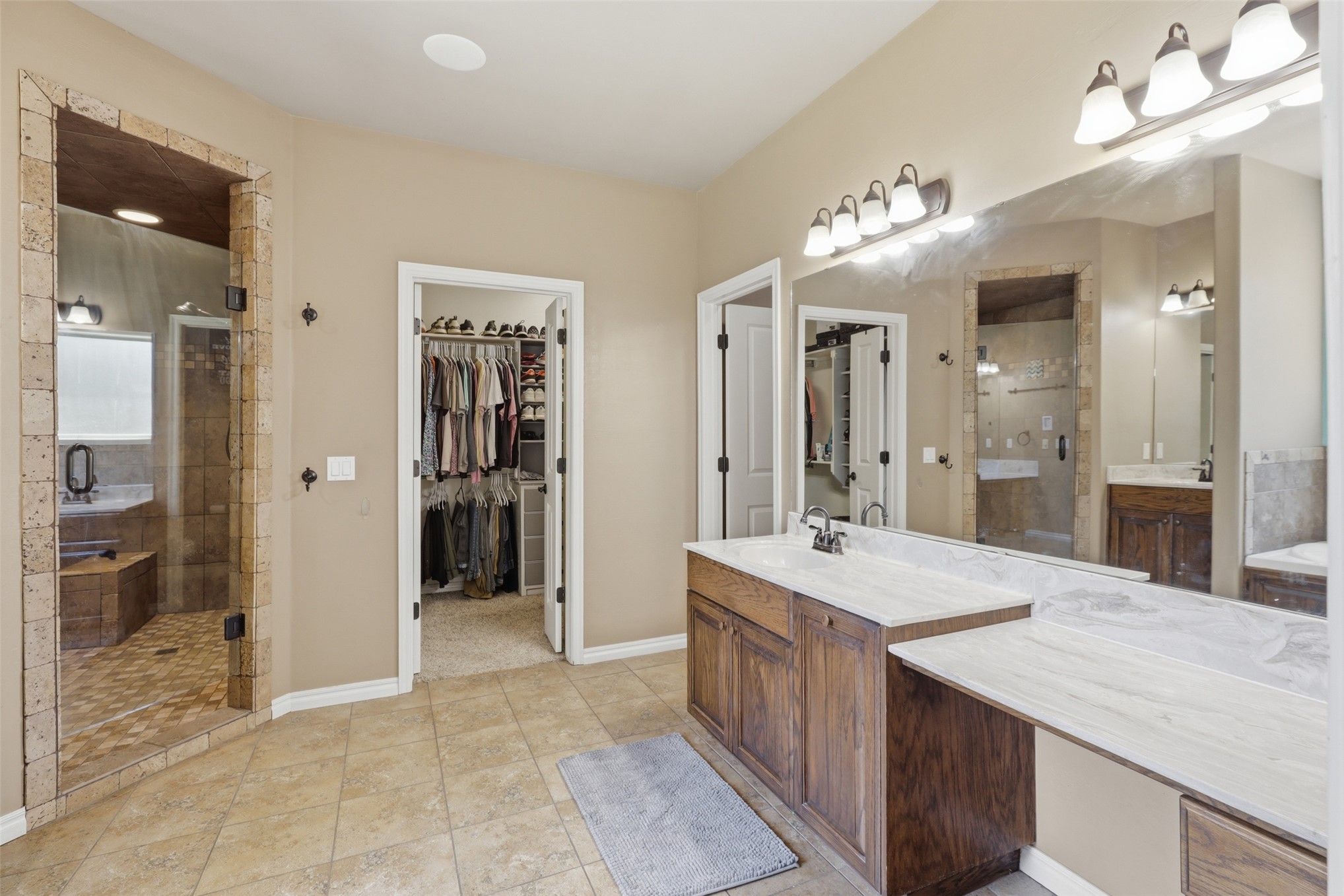 3701 S Scissortail Drive Property Photo 13