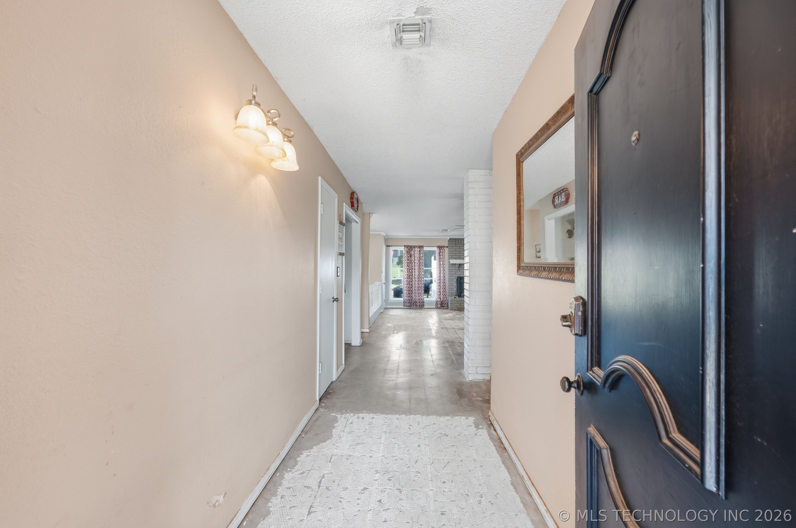 1016 E 13th Street Property Photo 4