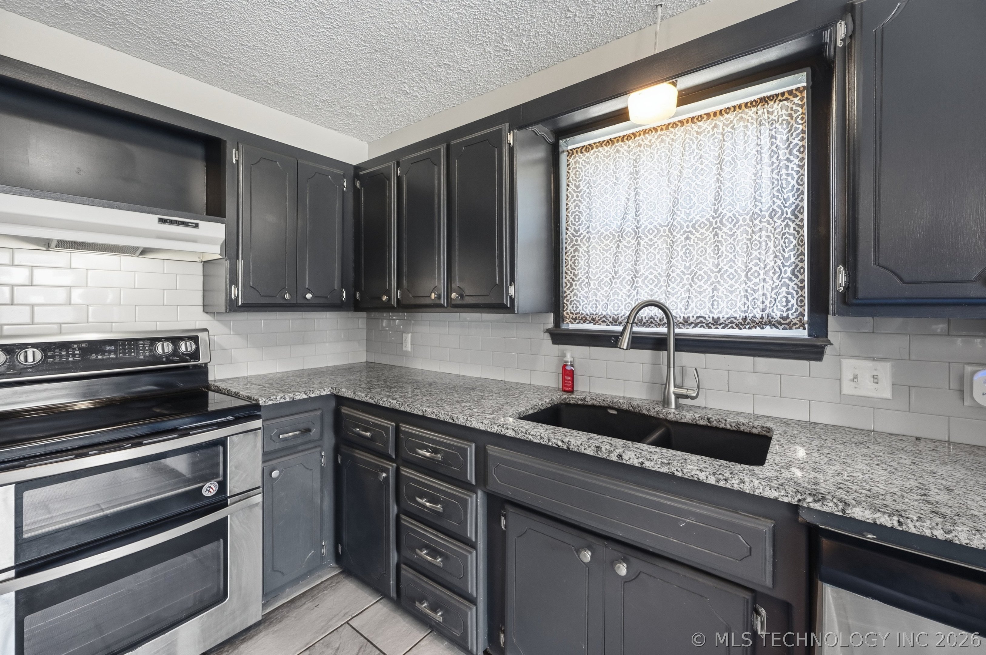 1016 E 13th Street Property Photo 12