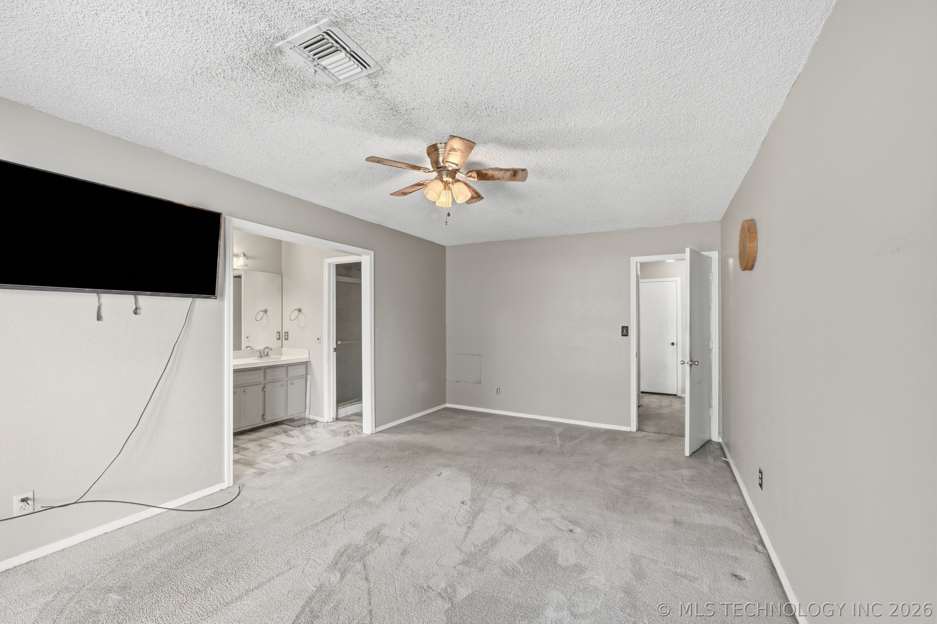 1016 E 13th Street Property Photo 15