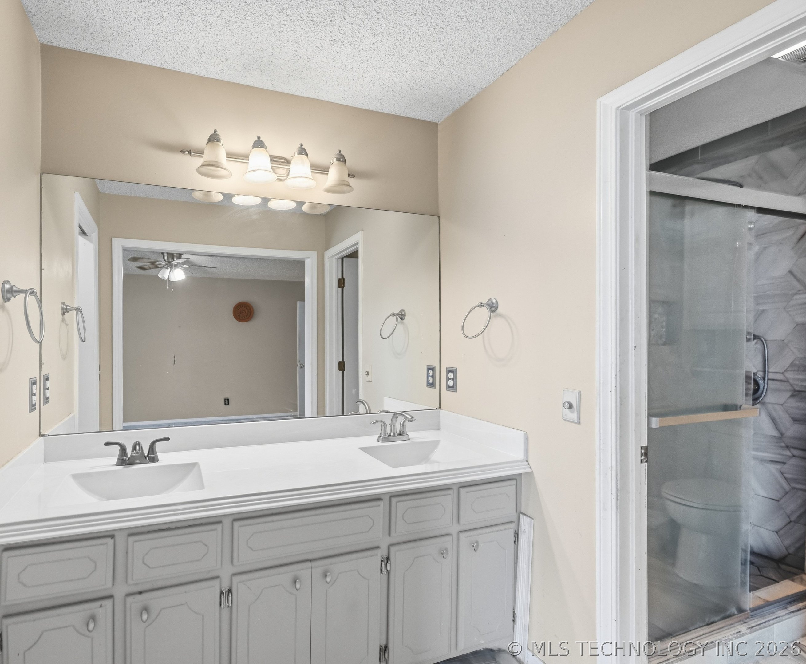 1016 E 13th Street Property Photo 16