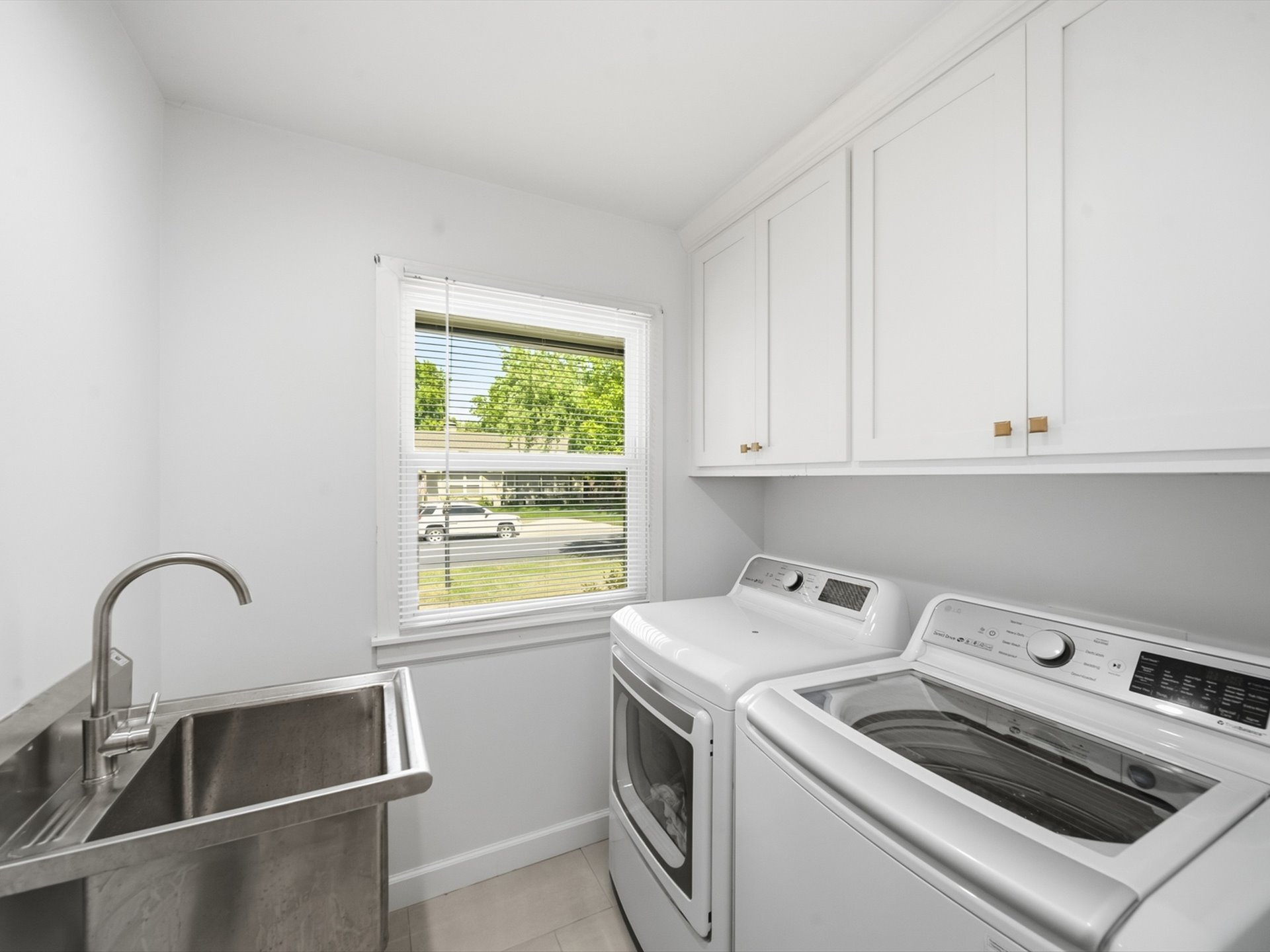5008 S Irvington Place Property Photo 14