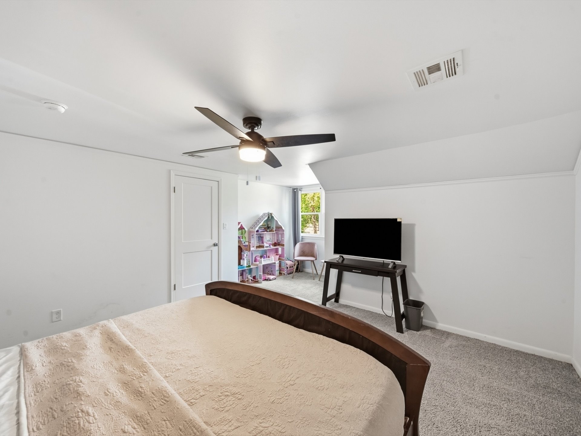 5008 S Irvington Place Property Photo 26