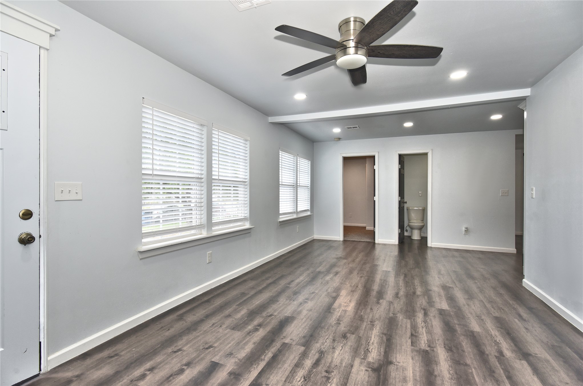 2401 W 49th Street Property Photo 6