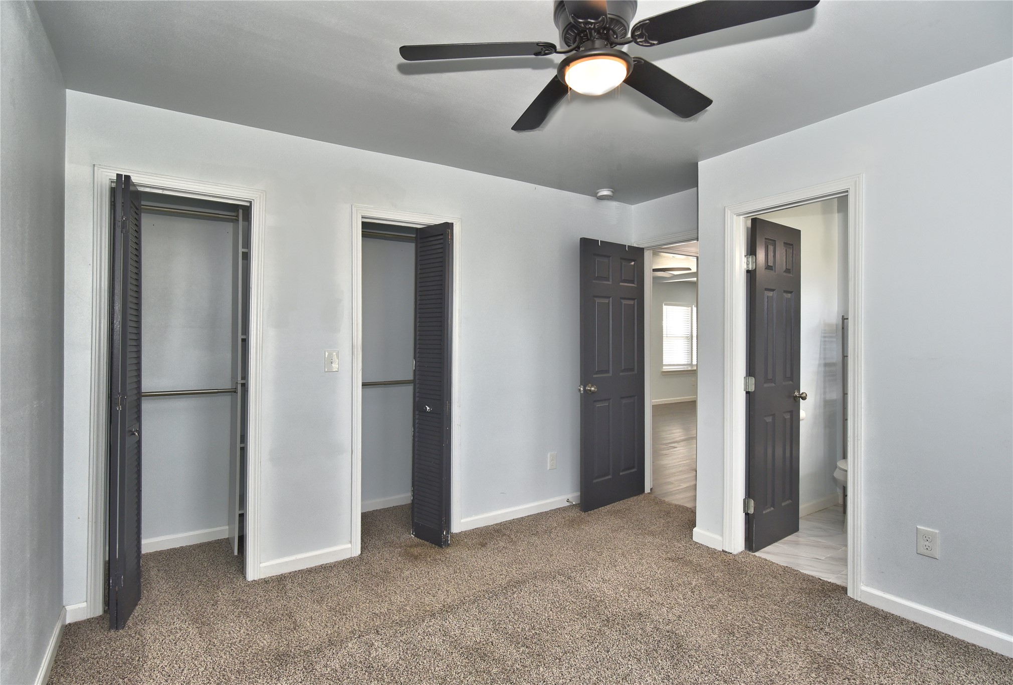 2401 W 49th Street Property Photo 11