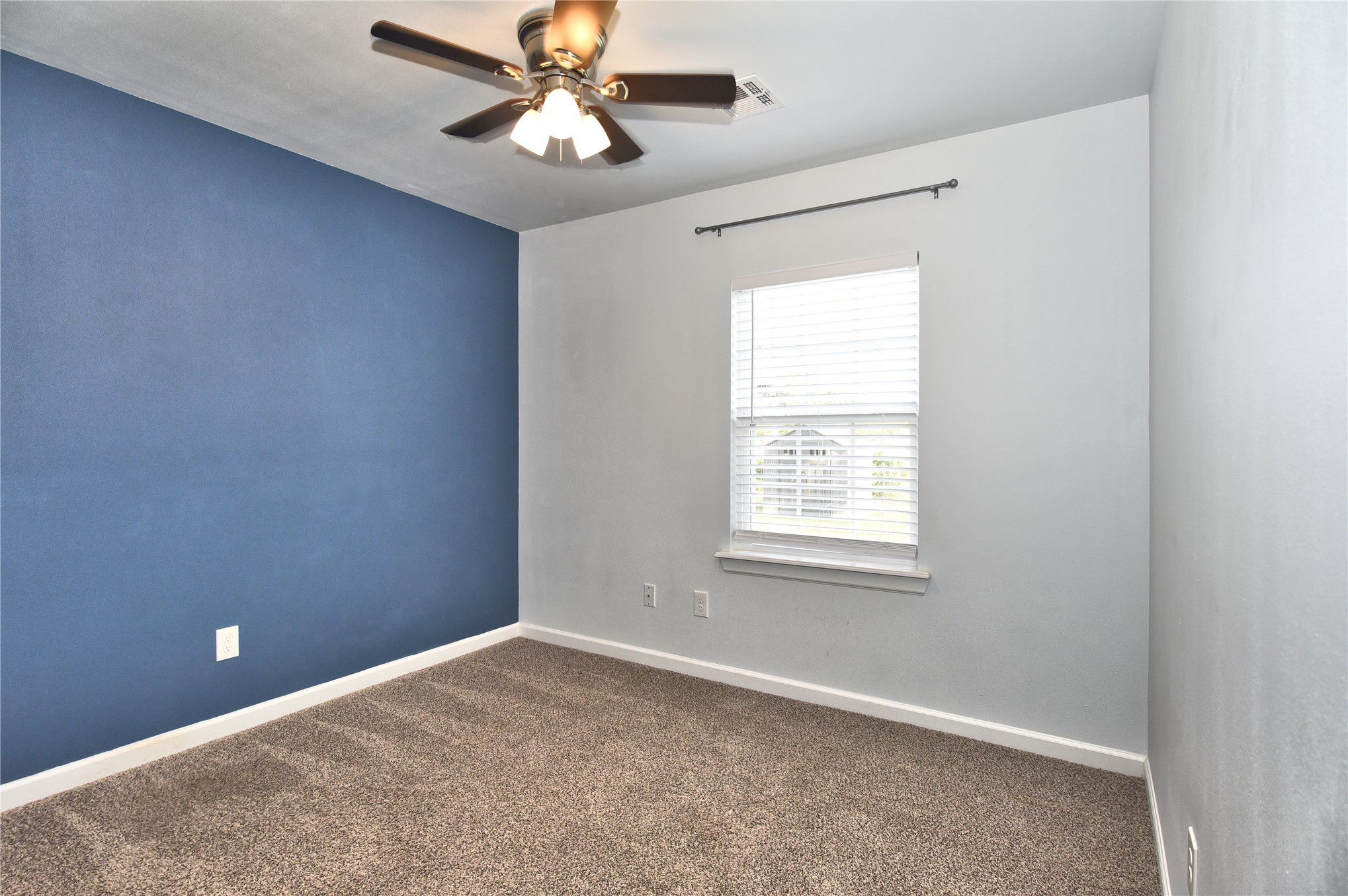 2401 W 49th Street Property Photo 13
