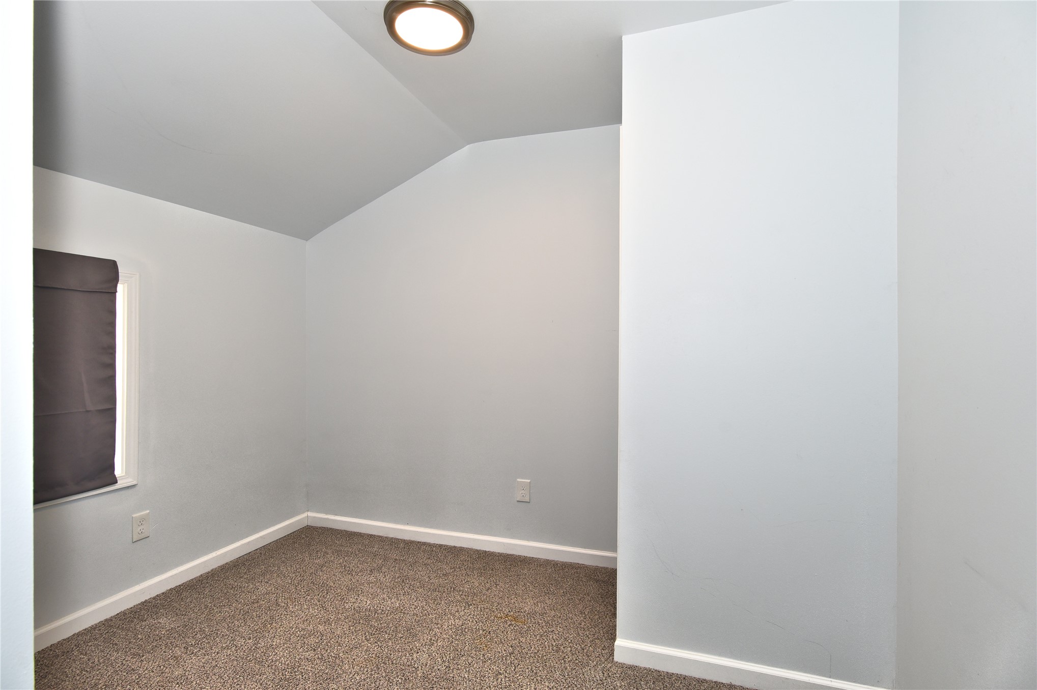 2401 W 49th Street Property Photo 15