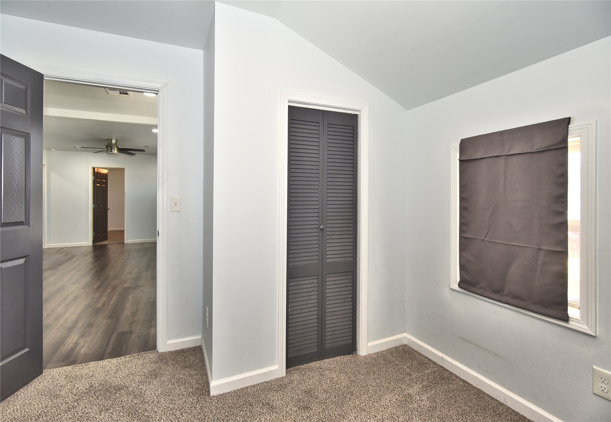 2401 W 49th Street Property Photo 16