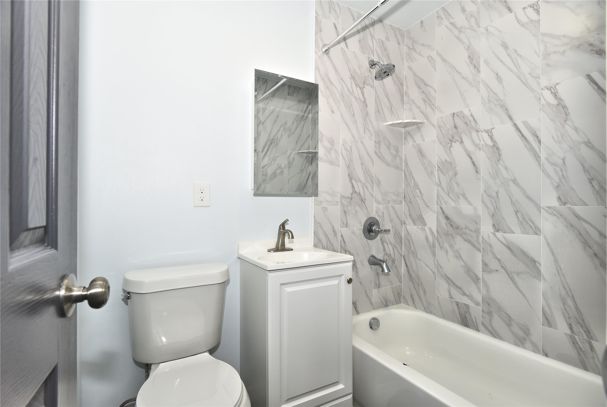 2401 W 49th Street Property Photo 17