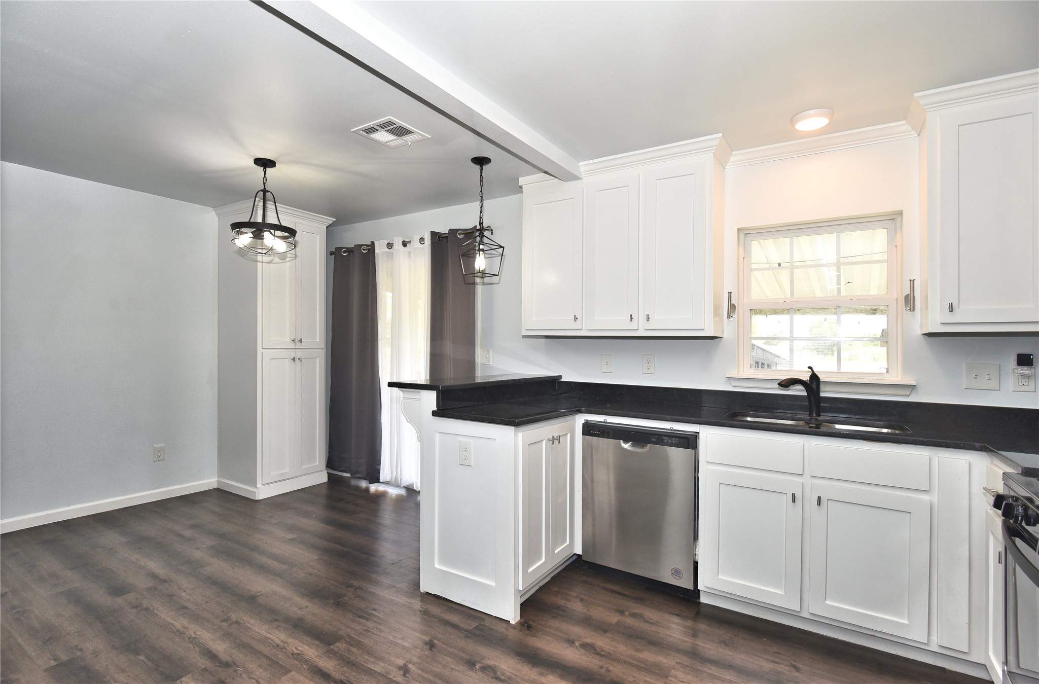 2401 W 49th Street Property Photo 18
