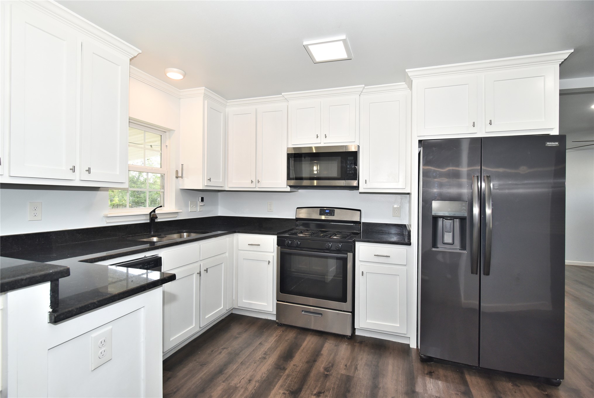 2401 W 49th Street Property Photo 19