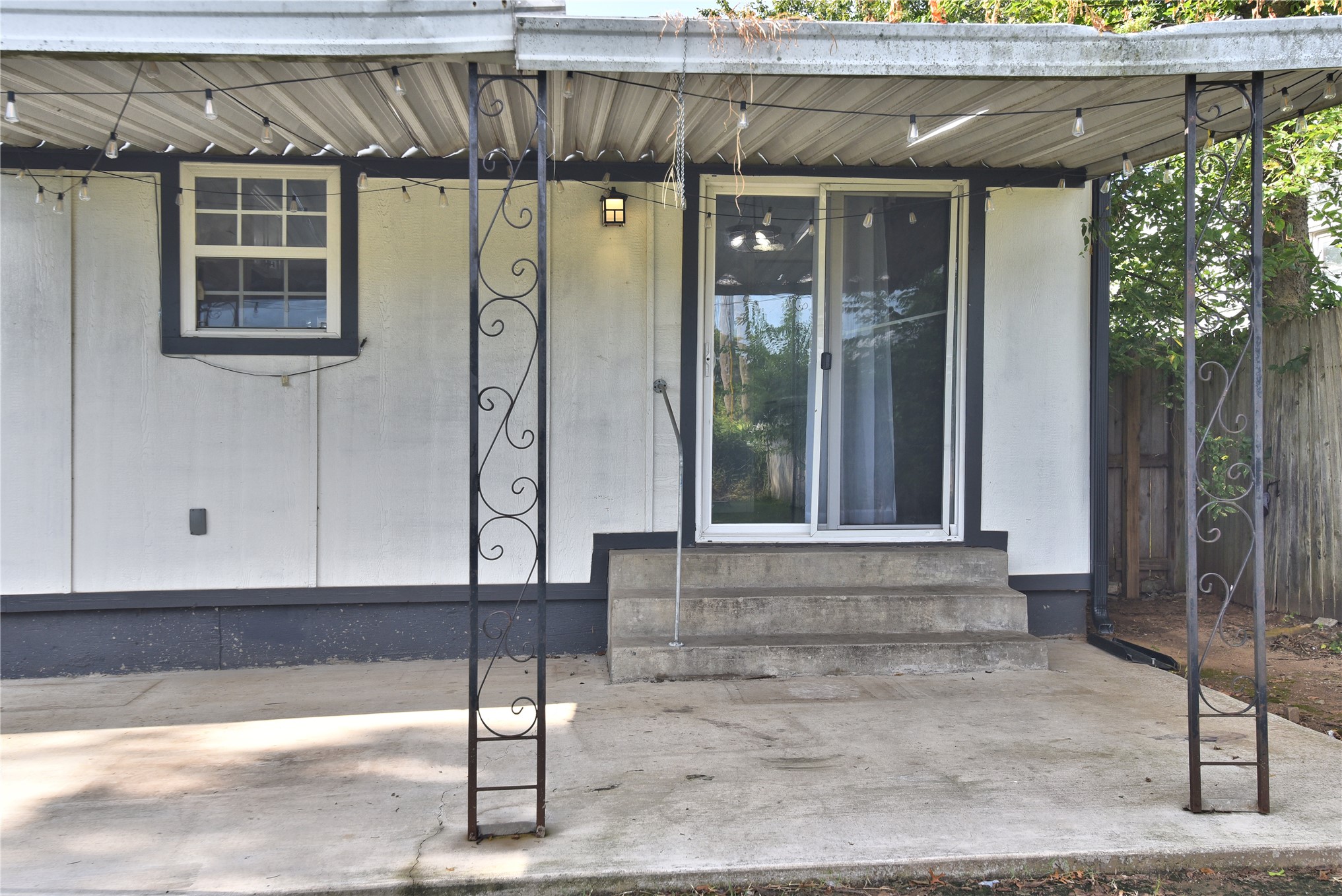 2401 W 49th Street Property Photo 24