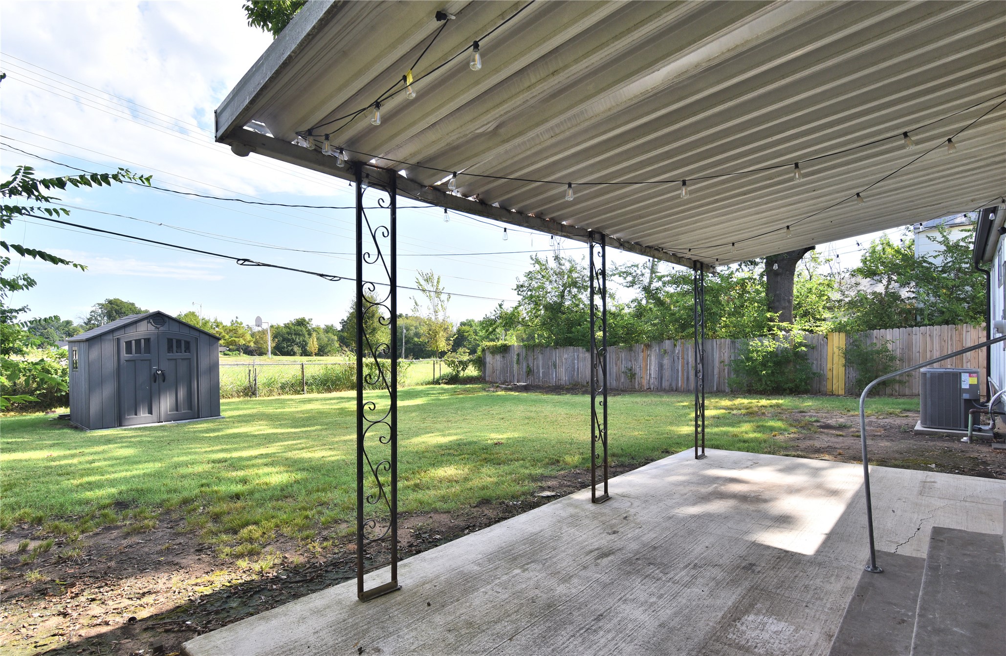 2401 W 49th Street Property Photo 25
