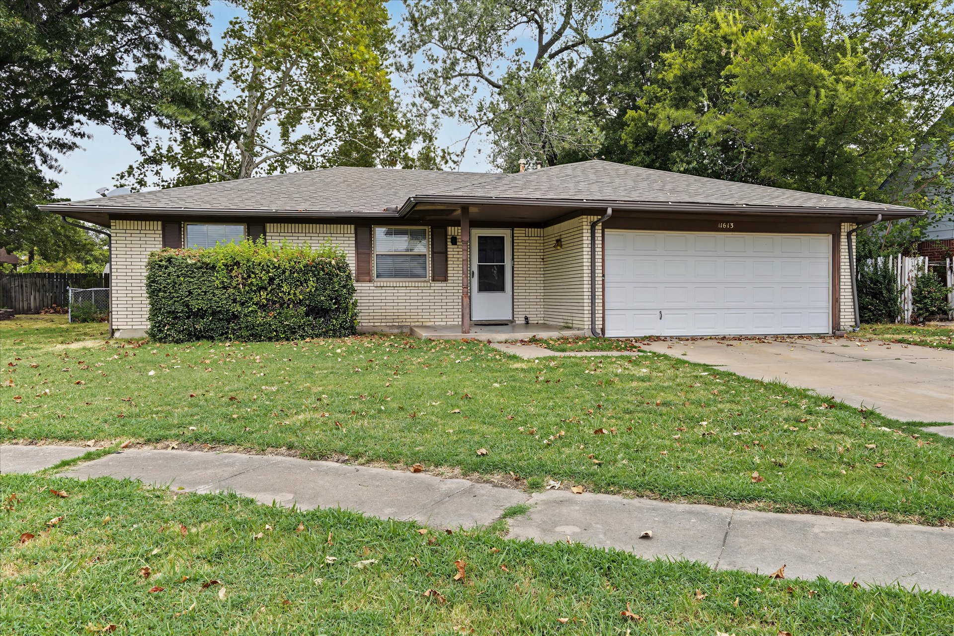 11613 E 24th Street Property Photo 1