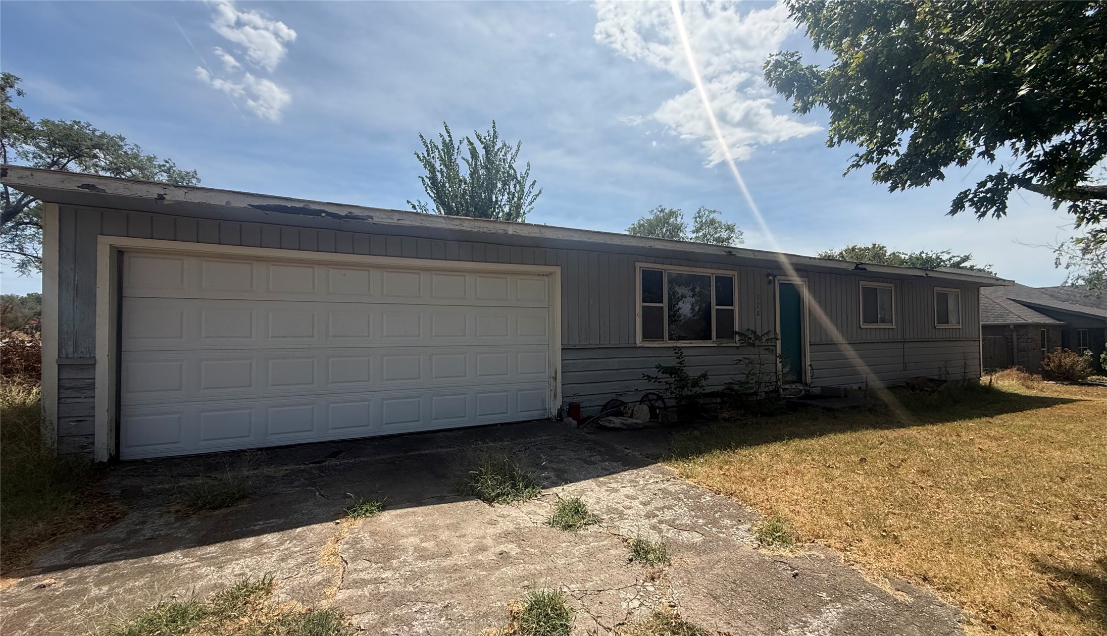 320 S Maple Street Property Photo 1