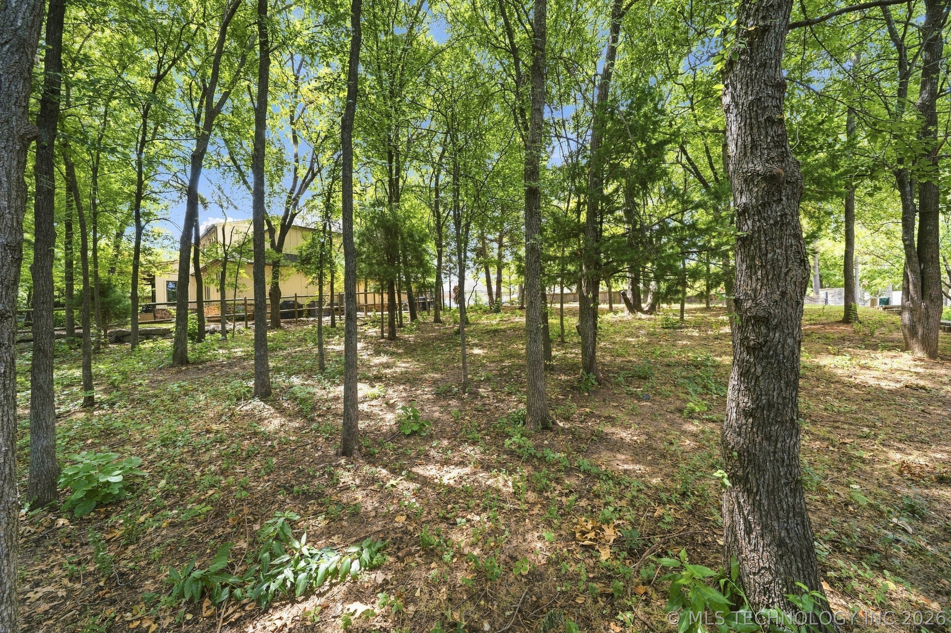 8301 S Urbana Avenue Property Photo 9